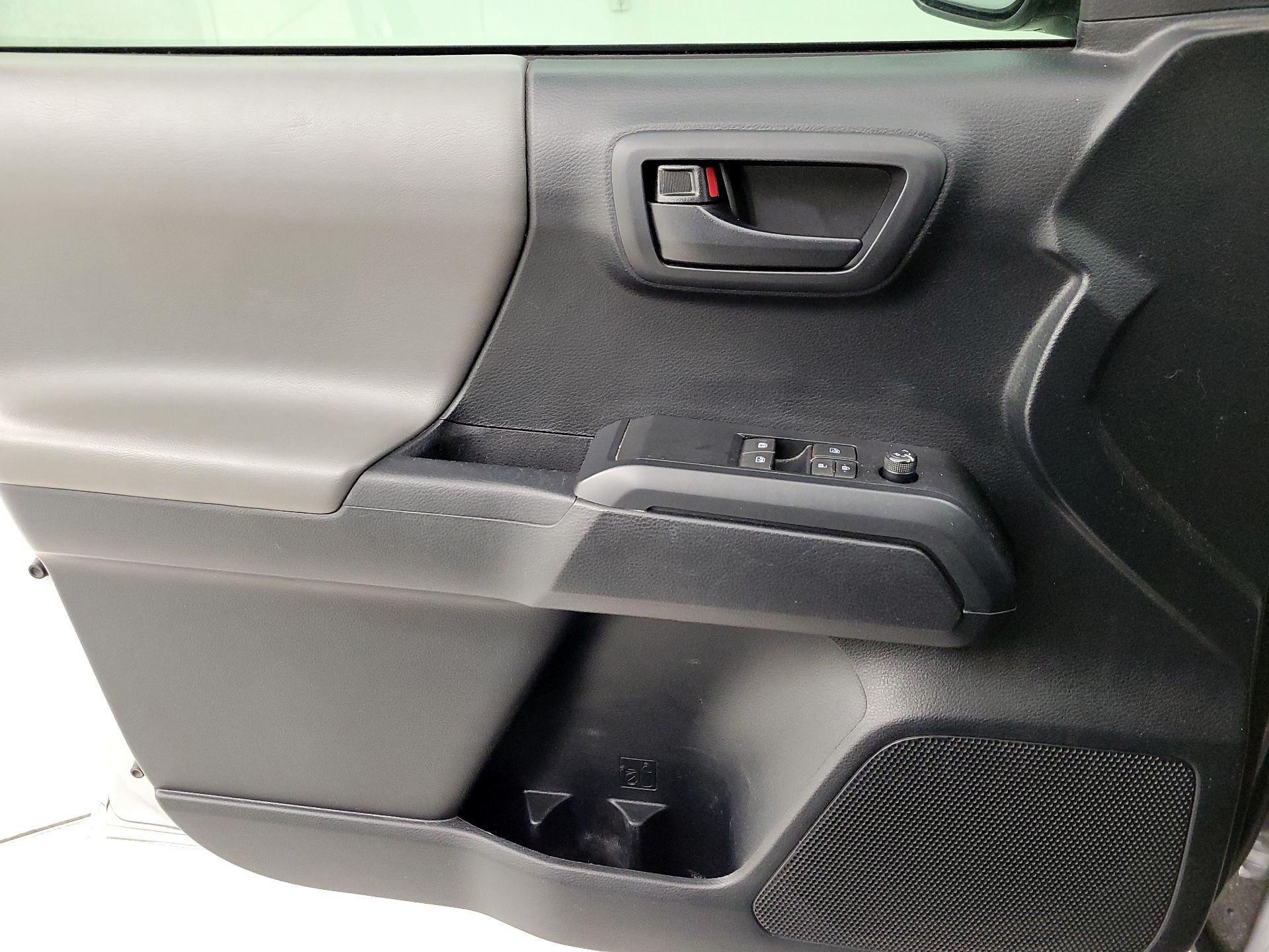 Thumbnail: 2019 Toyota Tacoma - 12