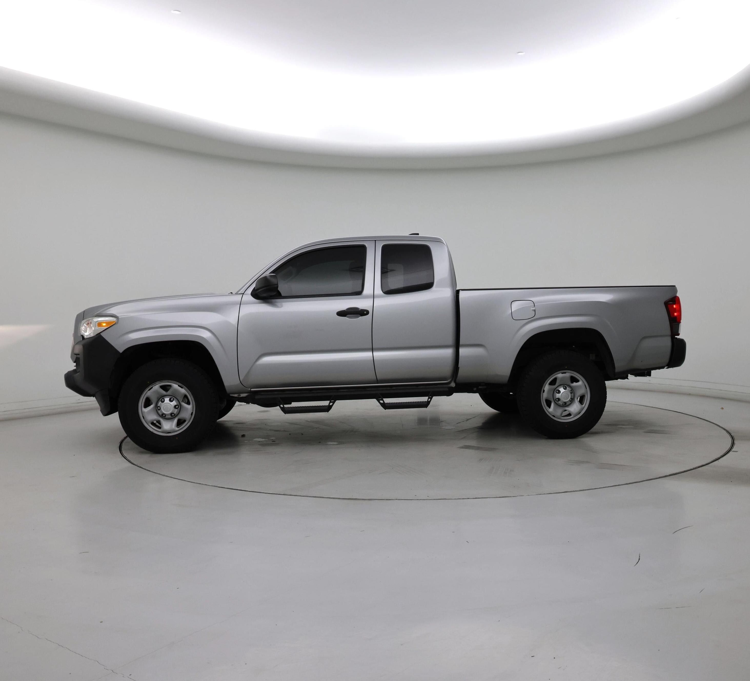 Thumbnail: 2019 Toyota Tacoma - 3