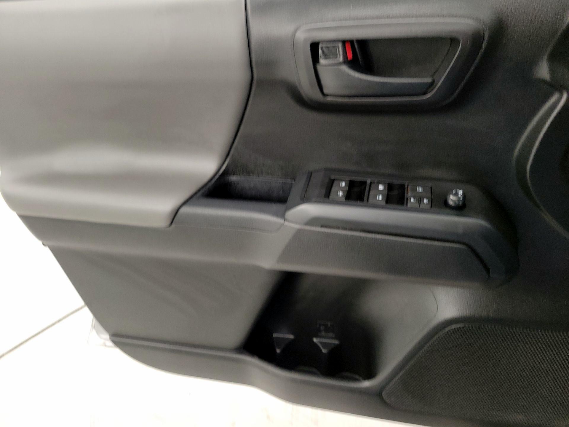 Thumbnail: 2019 Toyota Tacoma - 12