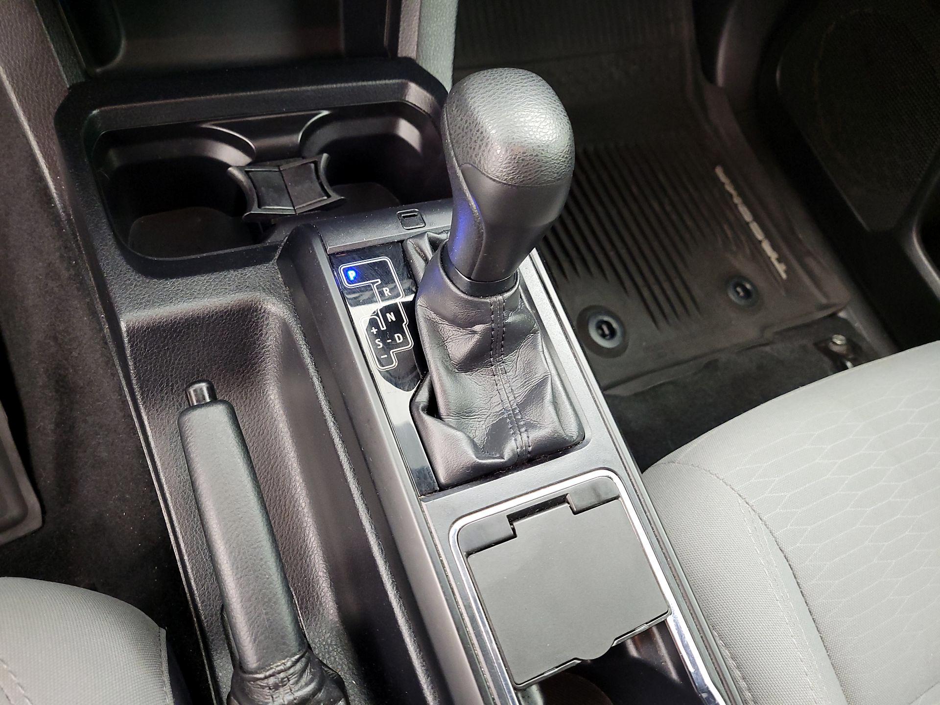 Thumbnail: 2019 Toyota Tacoma - 15