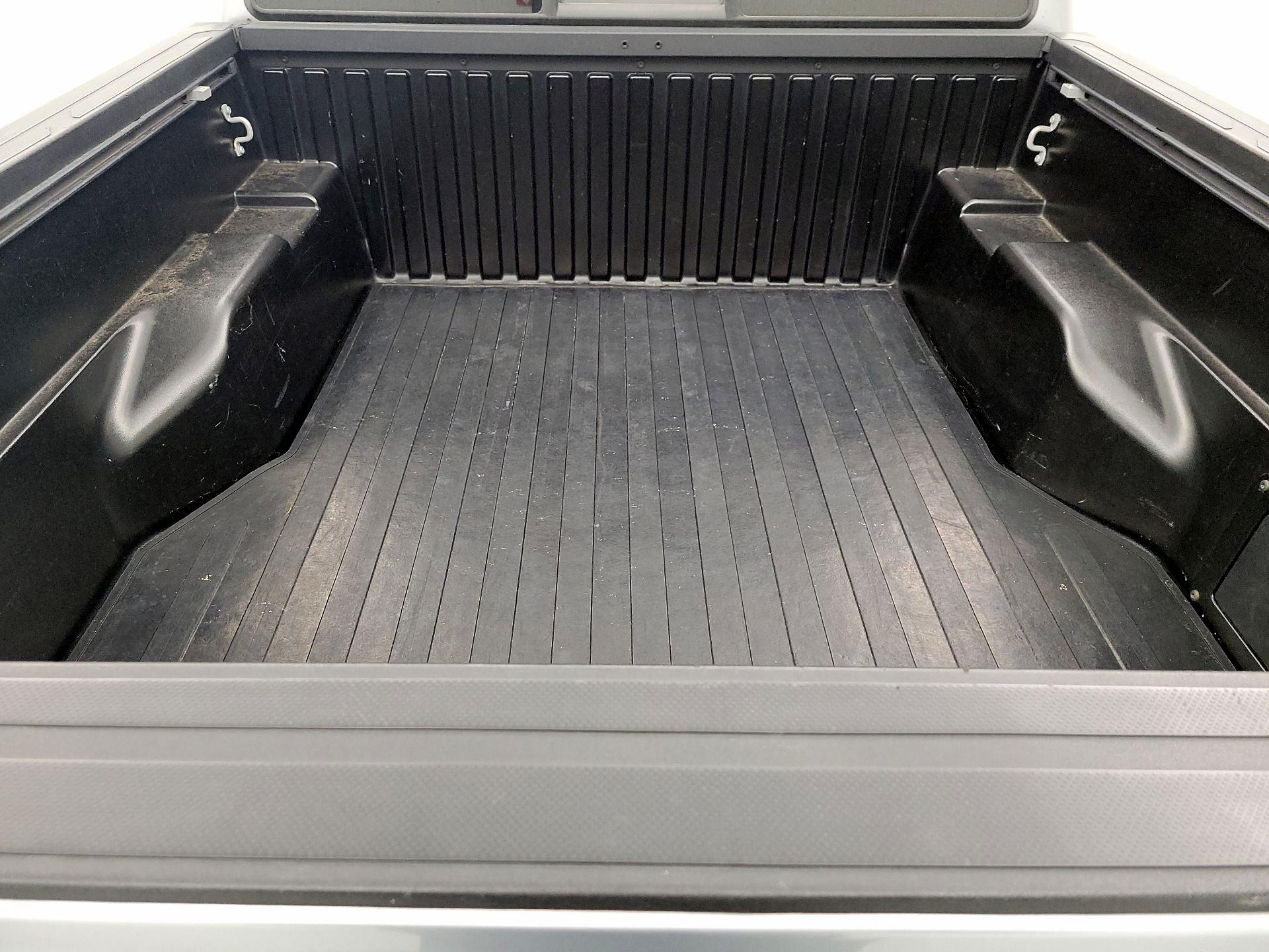 Thumbnail: 2019 Toyota Tacoma - 16