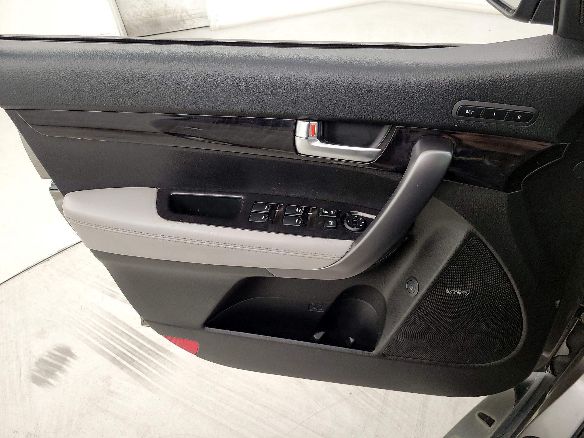 Thumbnail: 2014 Kia Sorento - 12