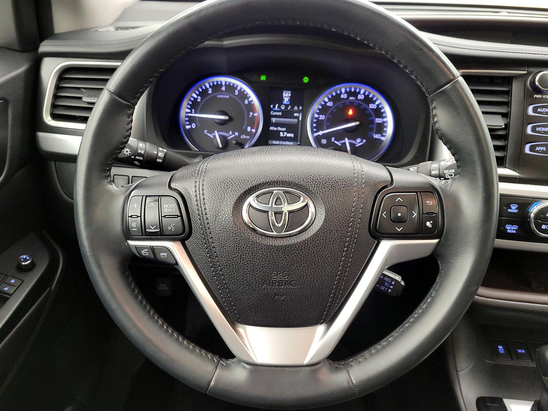 Thumbnail: 2016 Toyota Highlander - 10