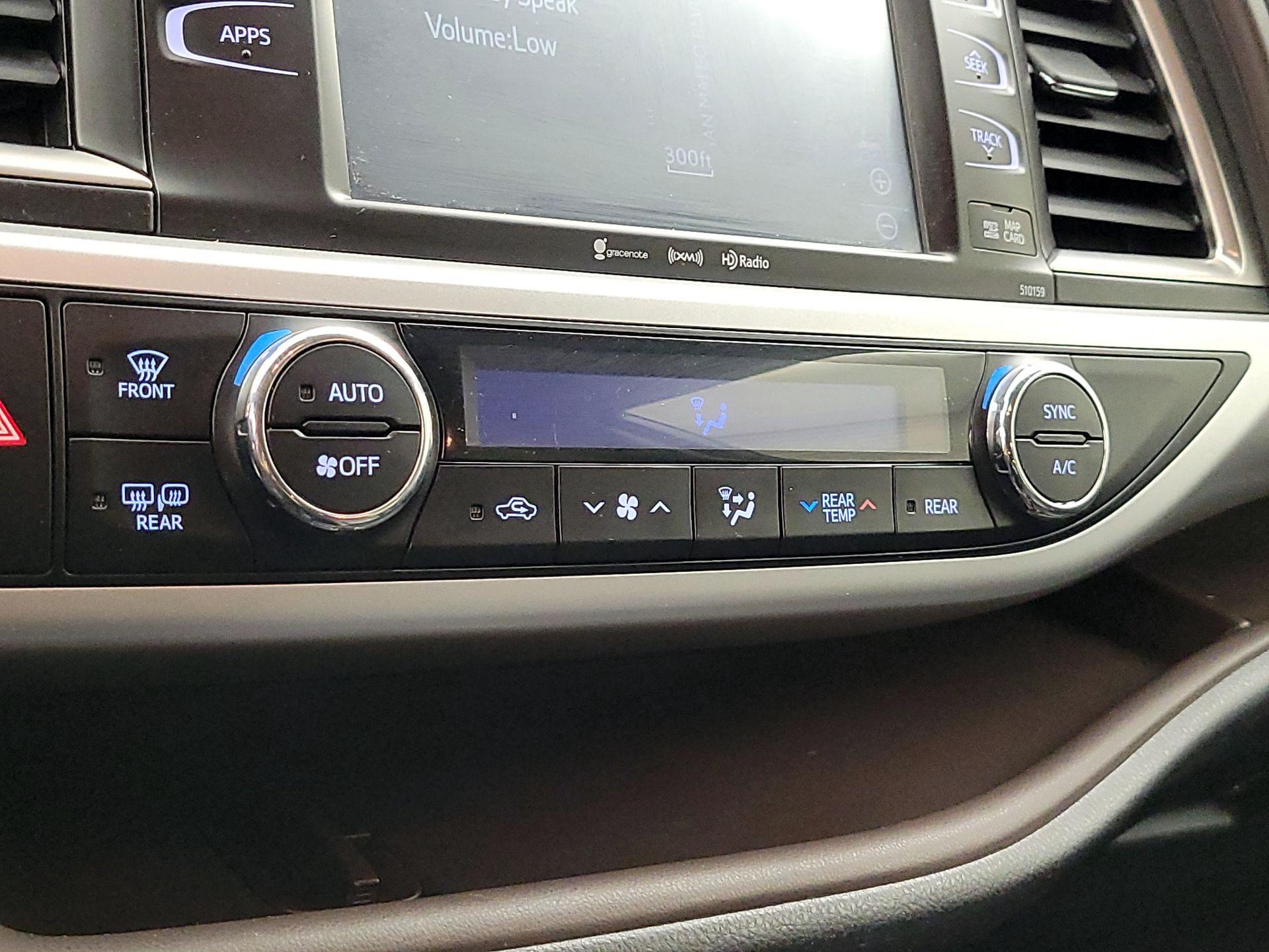 Thumbnail: 2016 Toyota Highlander - 16