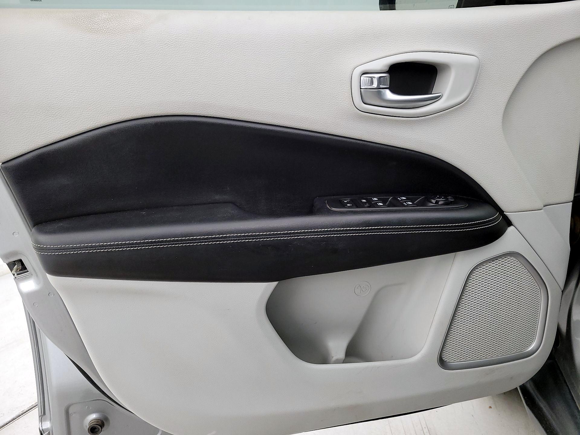 Thumbnail: 2020 Jeep Compass - 12