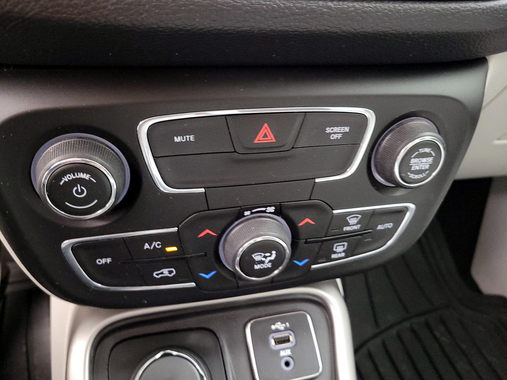 Thumbnail: 2020 Jeep Compass - 14