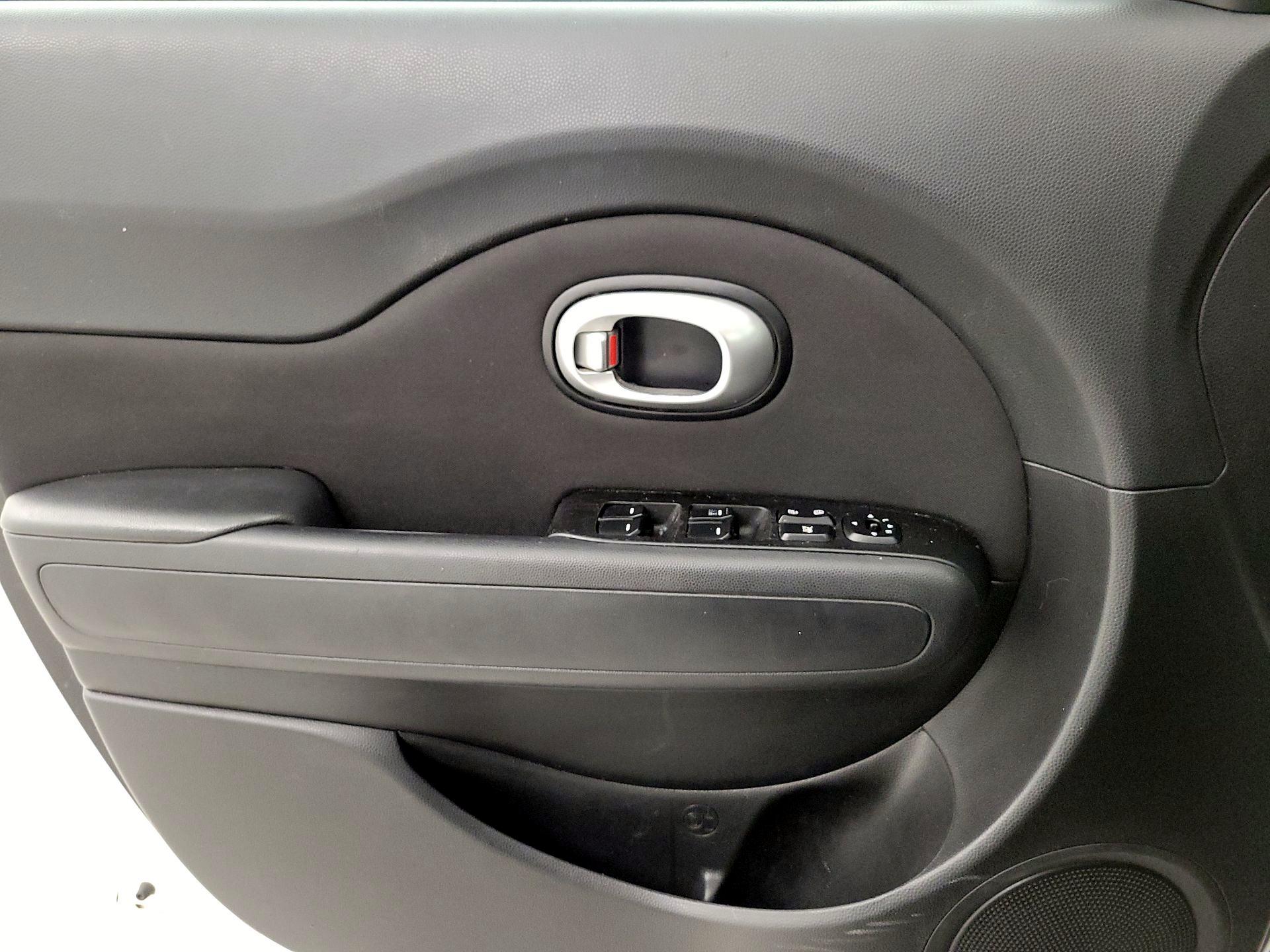 Thumbnail: 2015 Kia Soul - 12