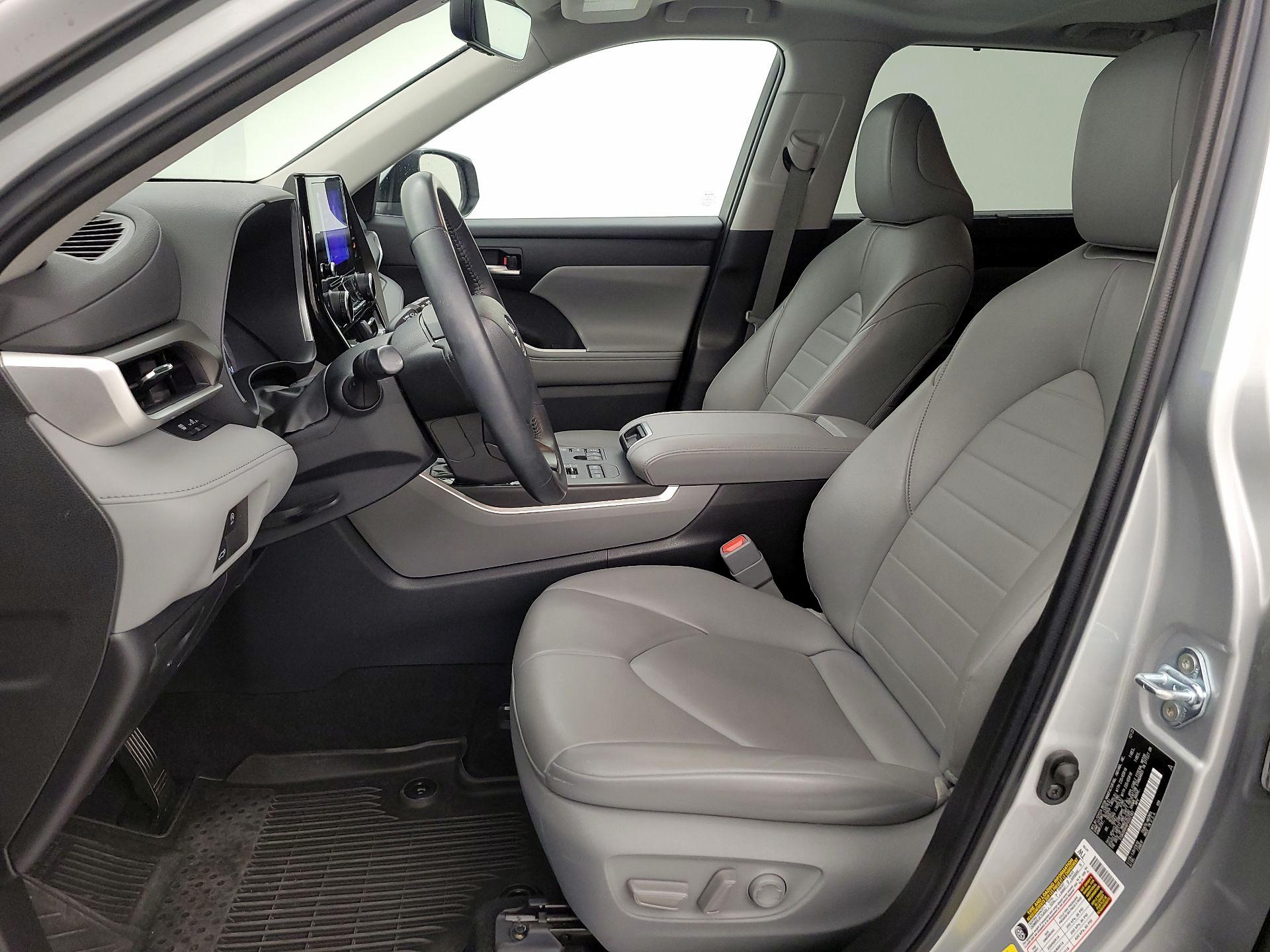 Thumbnail: 2023 Toyota Highlander - 11