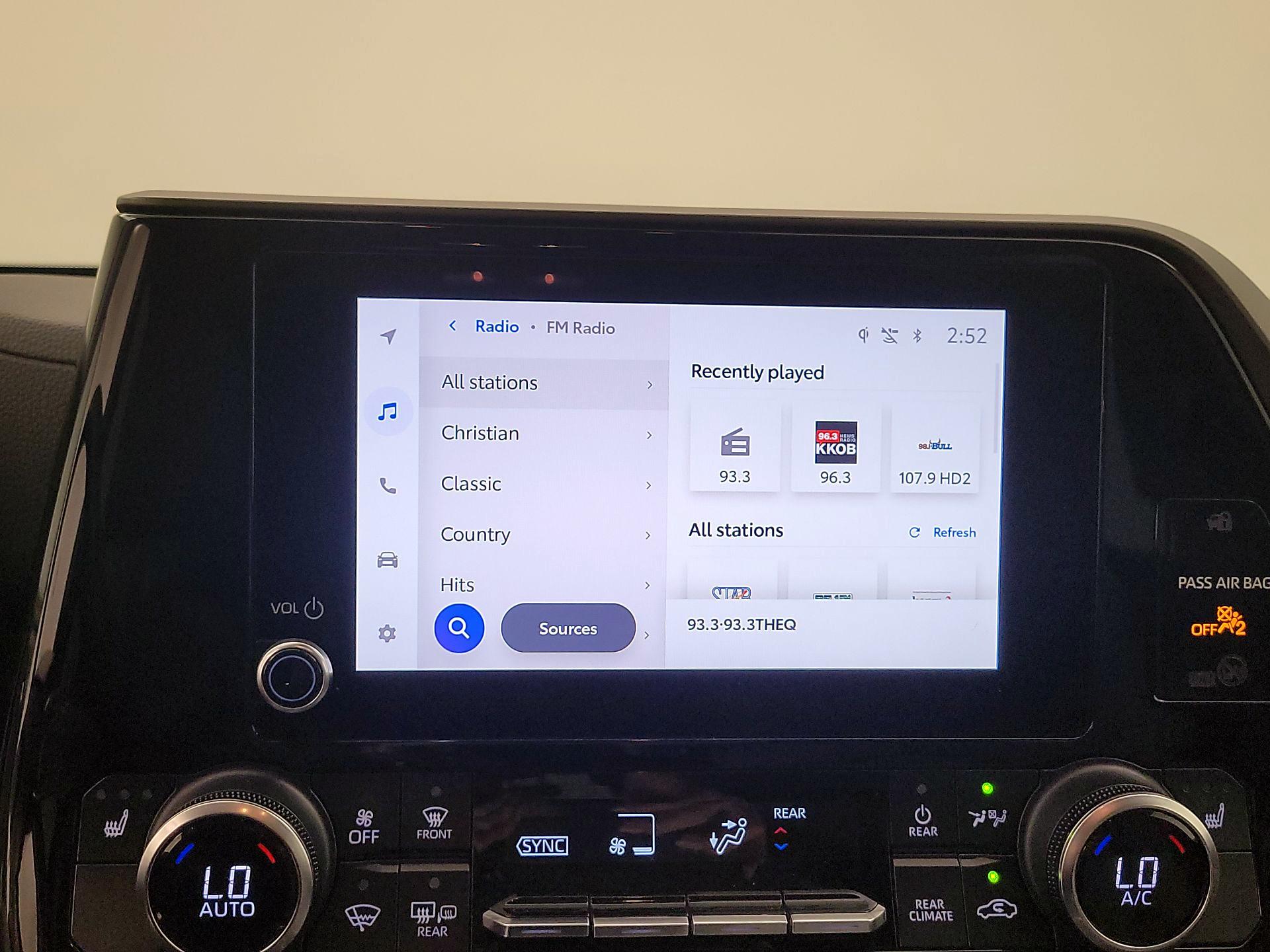 Thumbnail: 2023 Toyota Highlander - 15