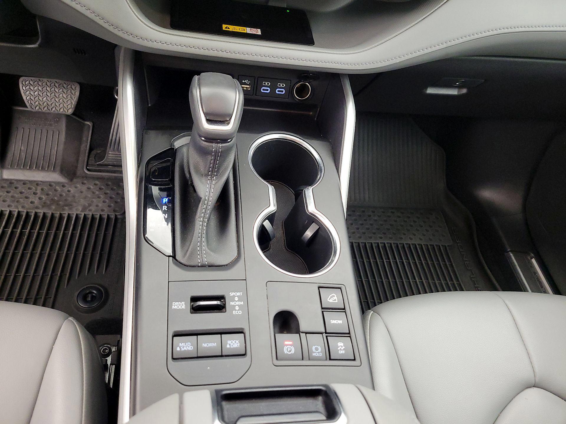 Thumbnail: 2023 Toyota Highlander - 17