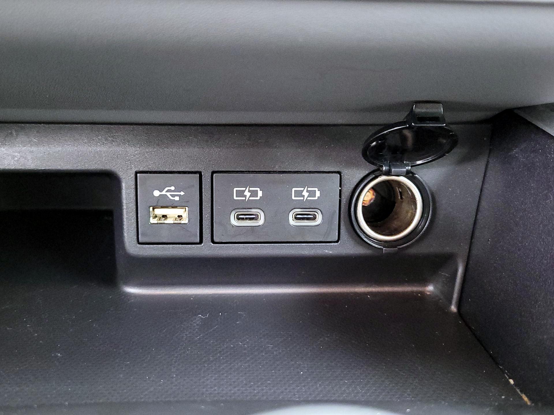 Thumbnail: 2023 Toyota Highlander - 18