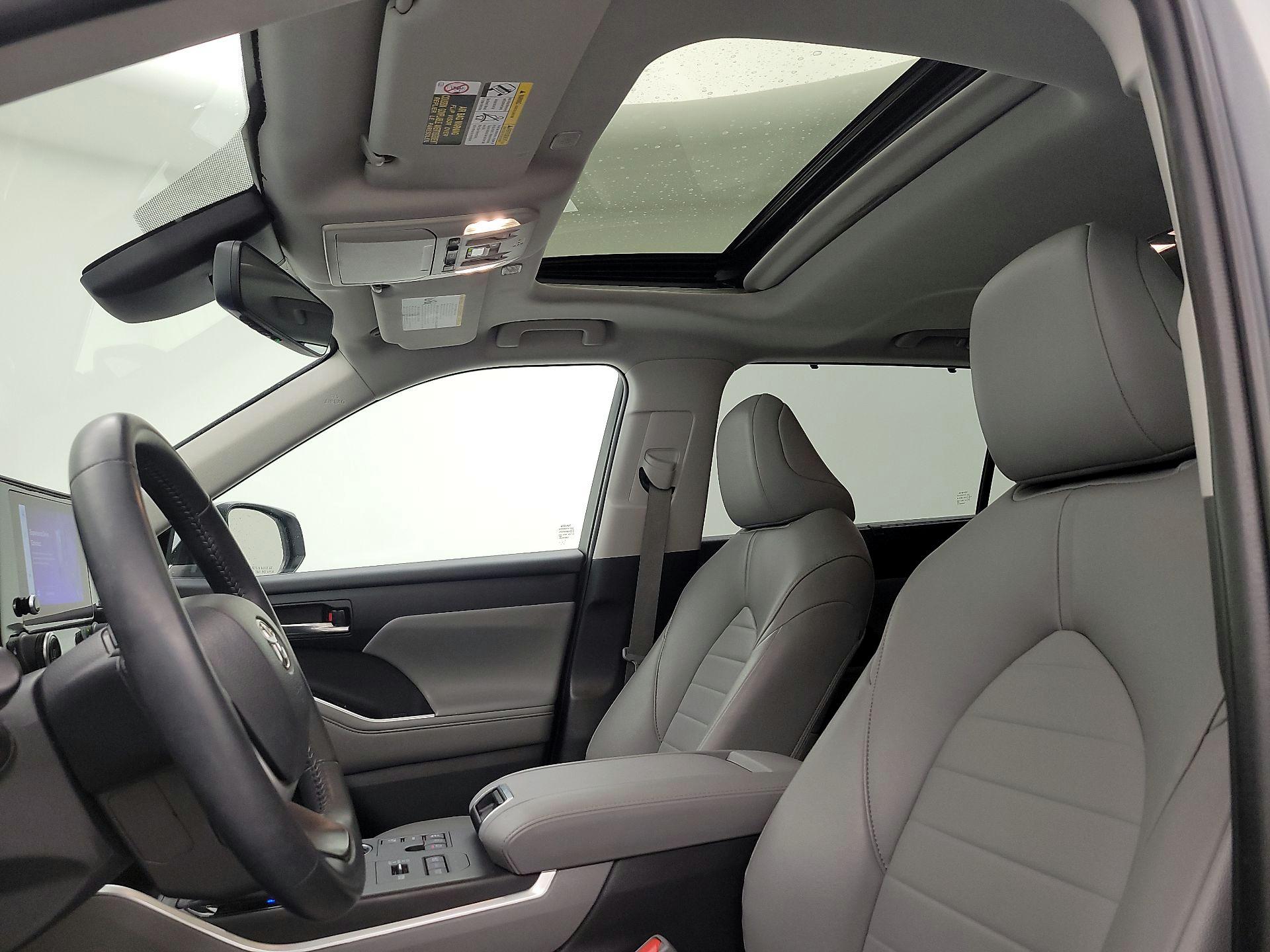 Thumbnail: 2023 Toyota Highlander - 19