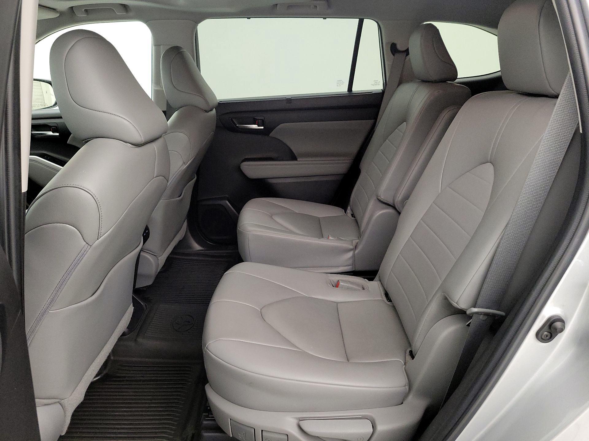 Thumbnail: 2023 Toyota Highlander - 20