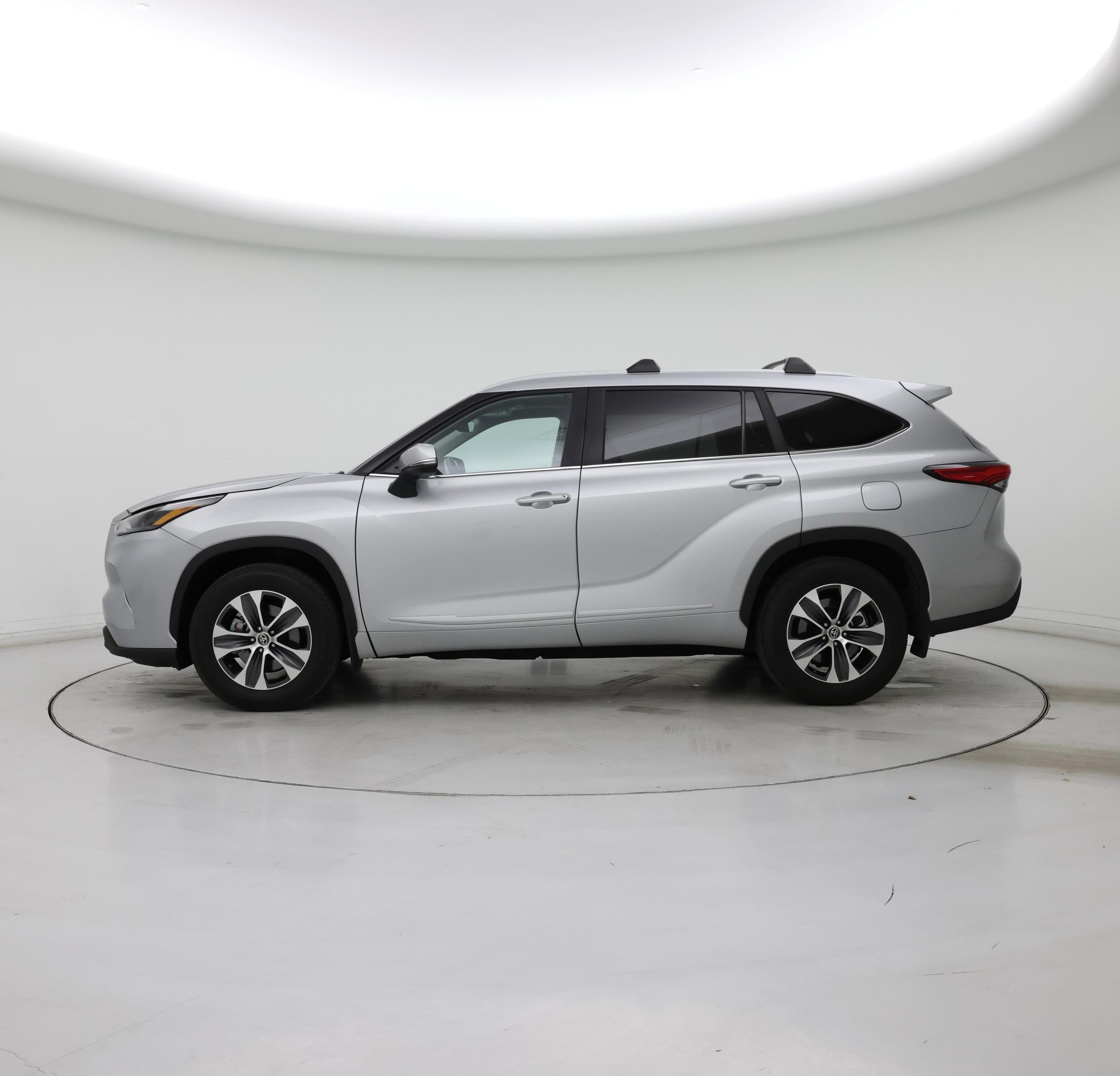 Thumbnail: 2023 Toyota Highlander - 3