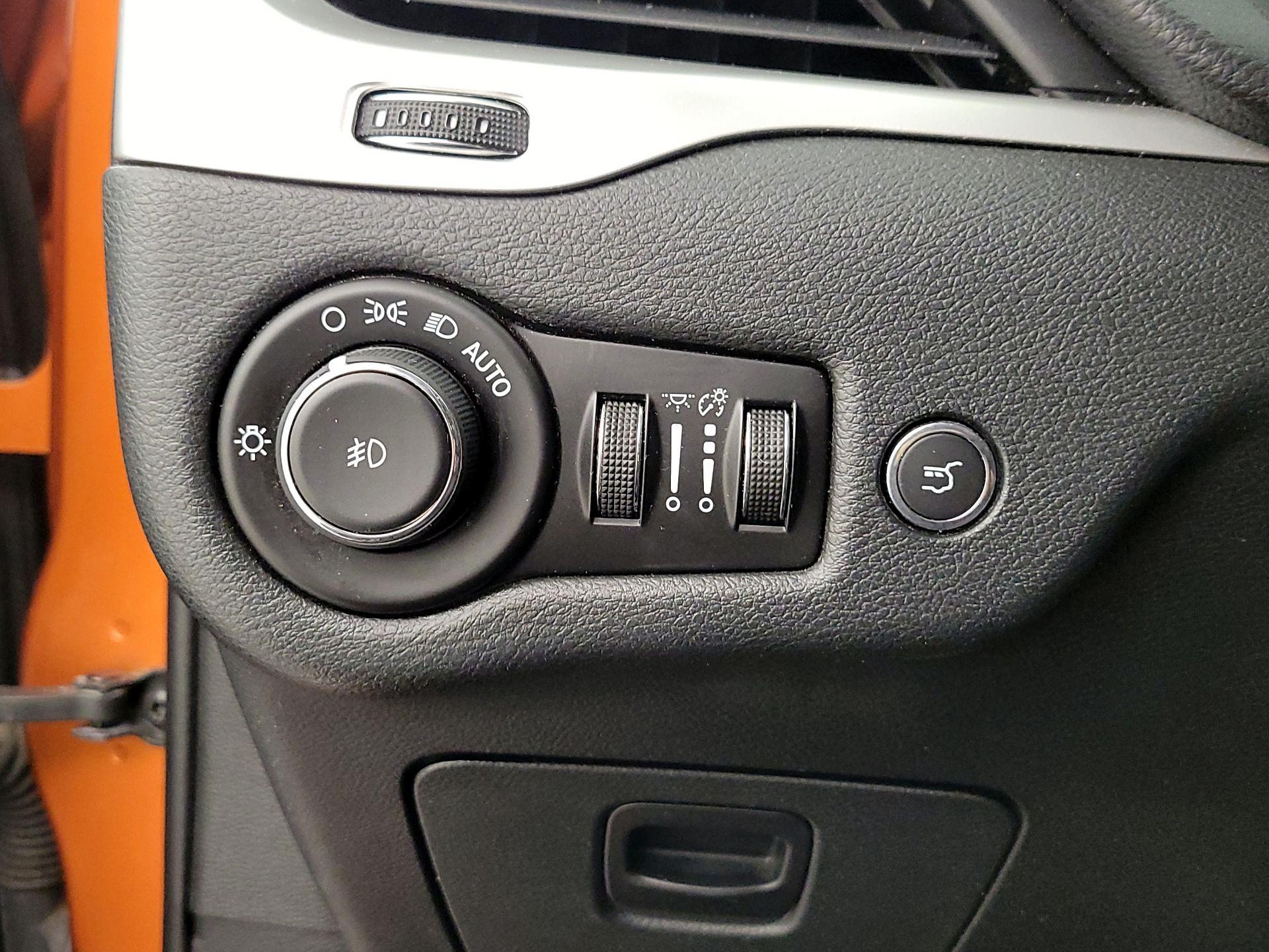 Thumbnail: 2015 Jeep Cherokee - 13