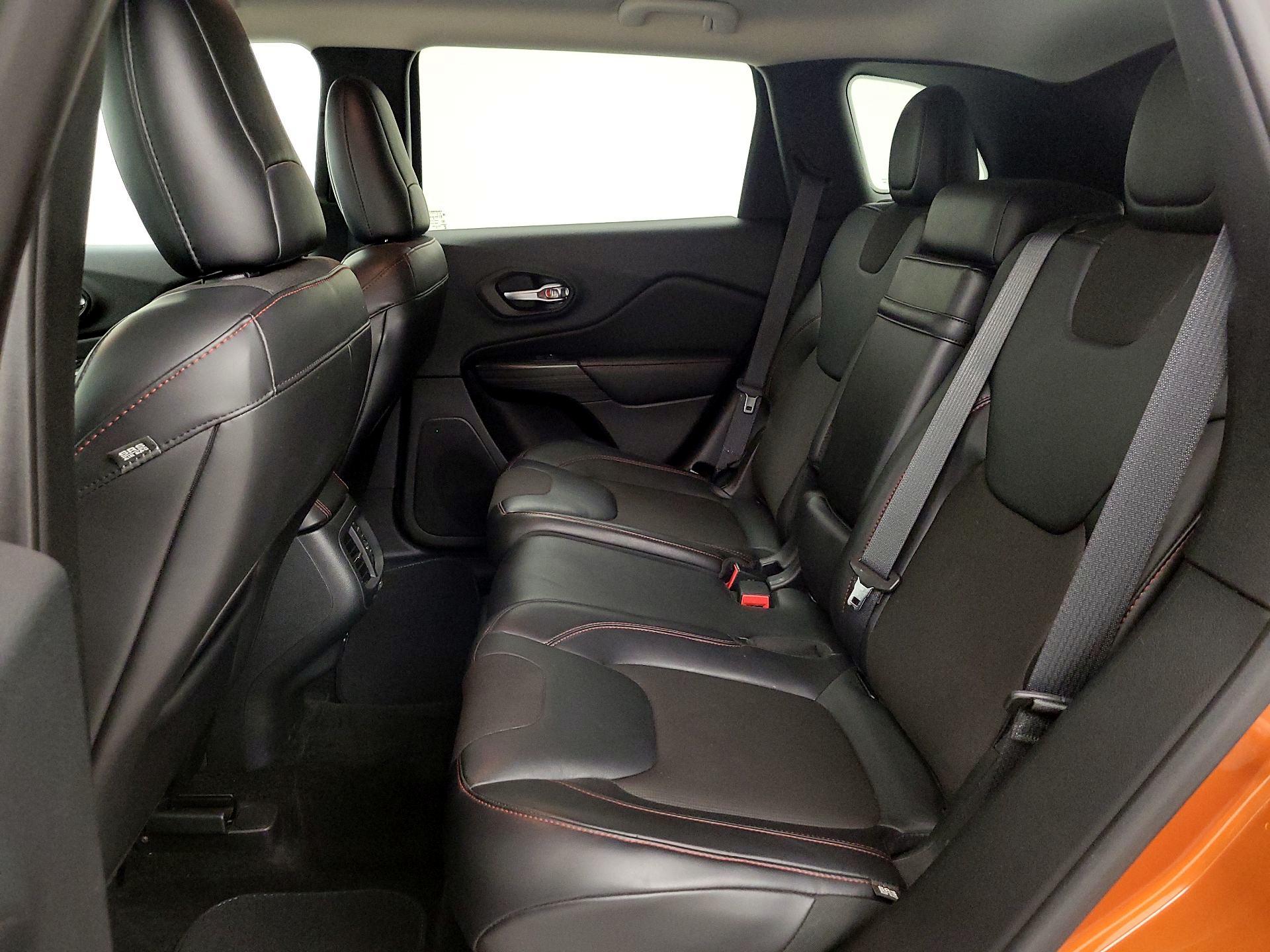 Thumbnail: 2015 Jeep Cherokee - 19