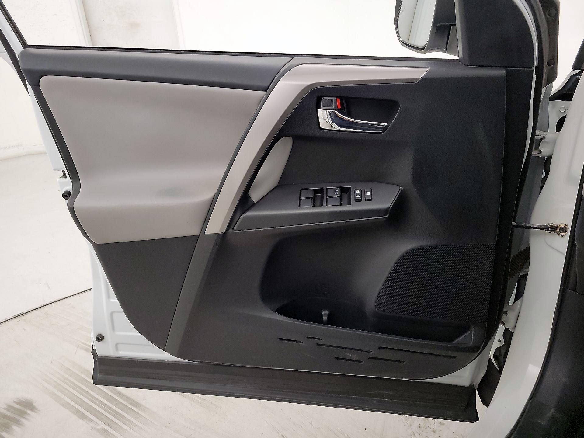 Thumbnail: 2017 Toyota RAV4 - 12