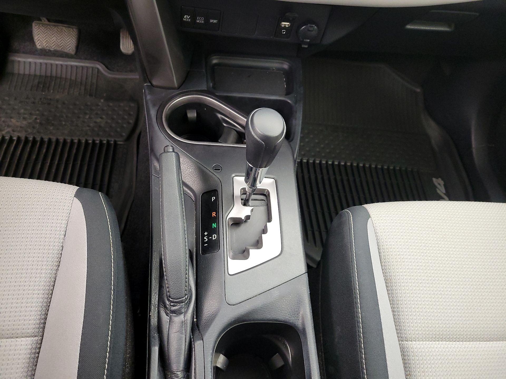 Thumbnail: 2017 Toyota RAV4 - 17