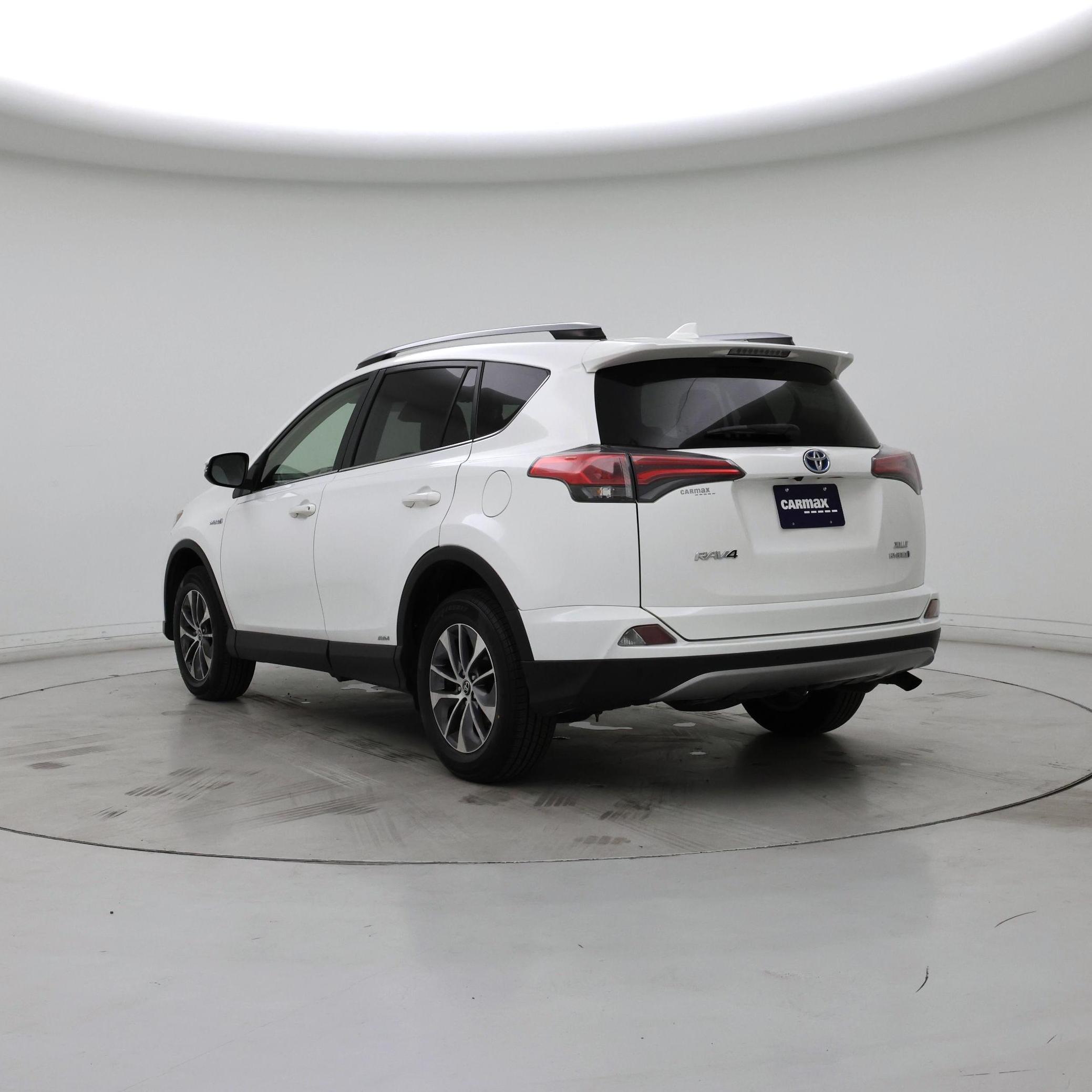 Thumbnail: 2017 Toyota RAV4 - 2
