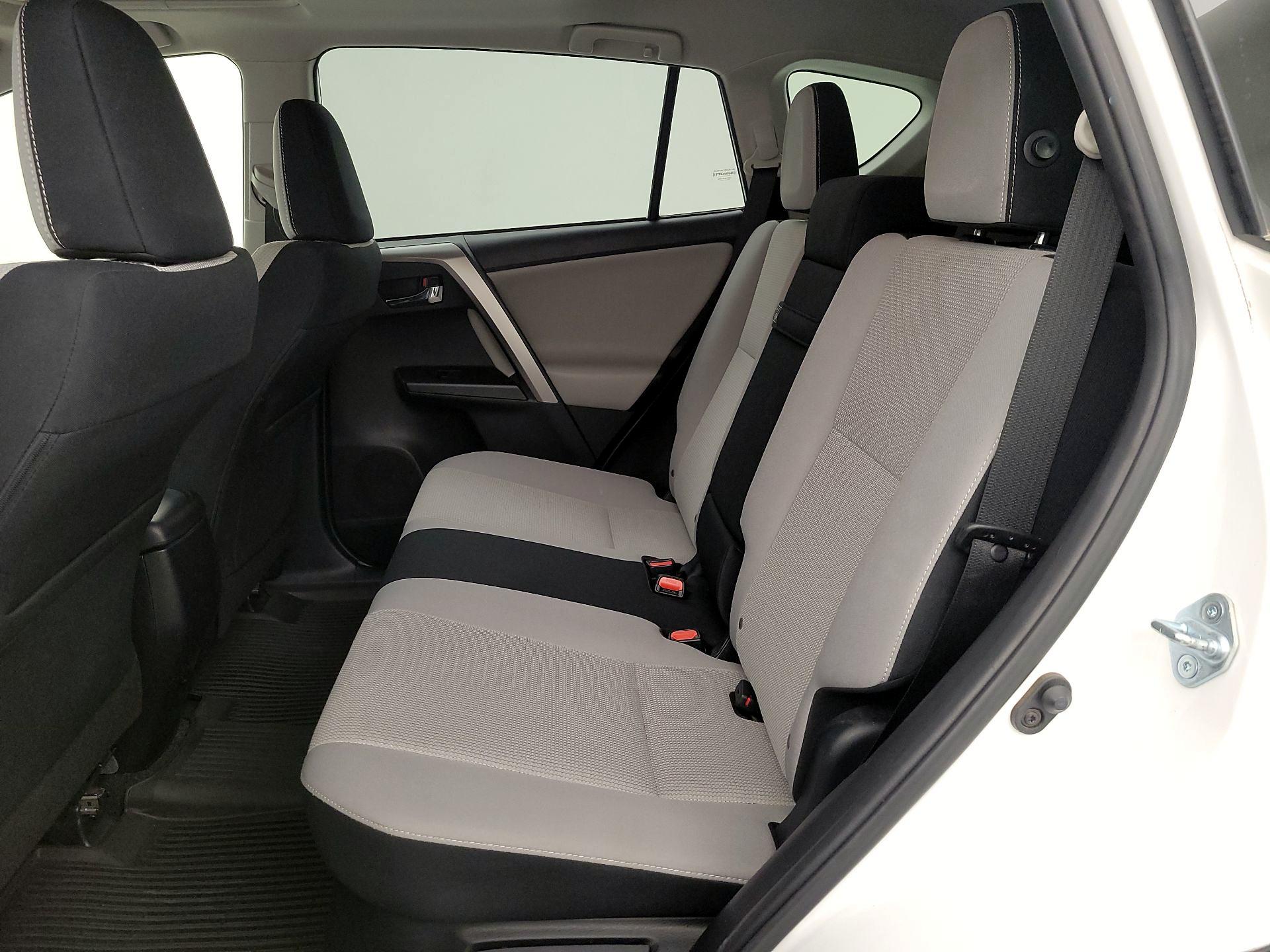 Thumbnail: 2017 Toyota RAV4 - 20