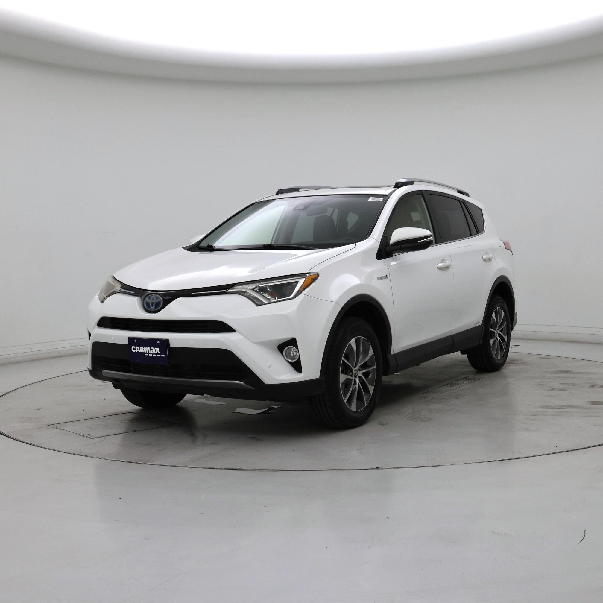 Thumbnail: 2017 Toyota RAV4 - 4