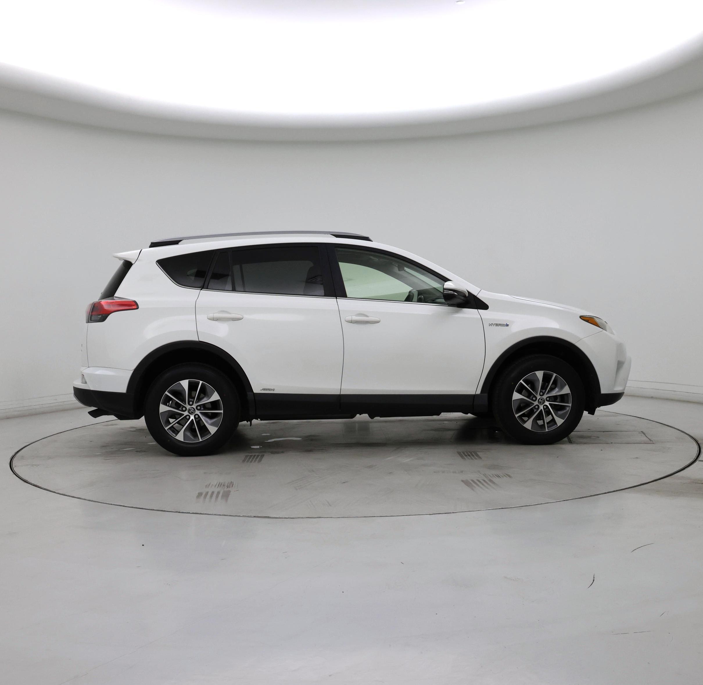 Thumbnail: 2017 Toyota RAV4 - 7