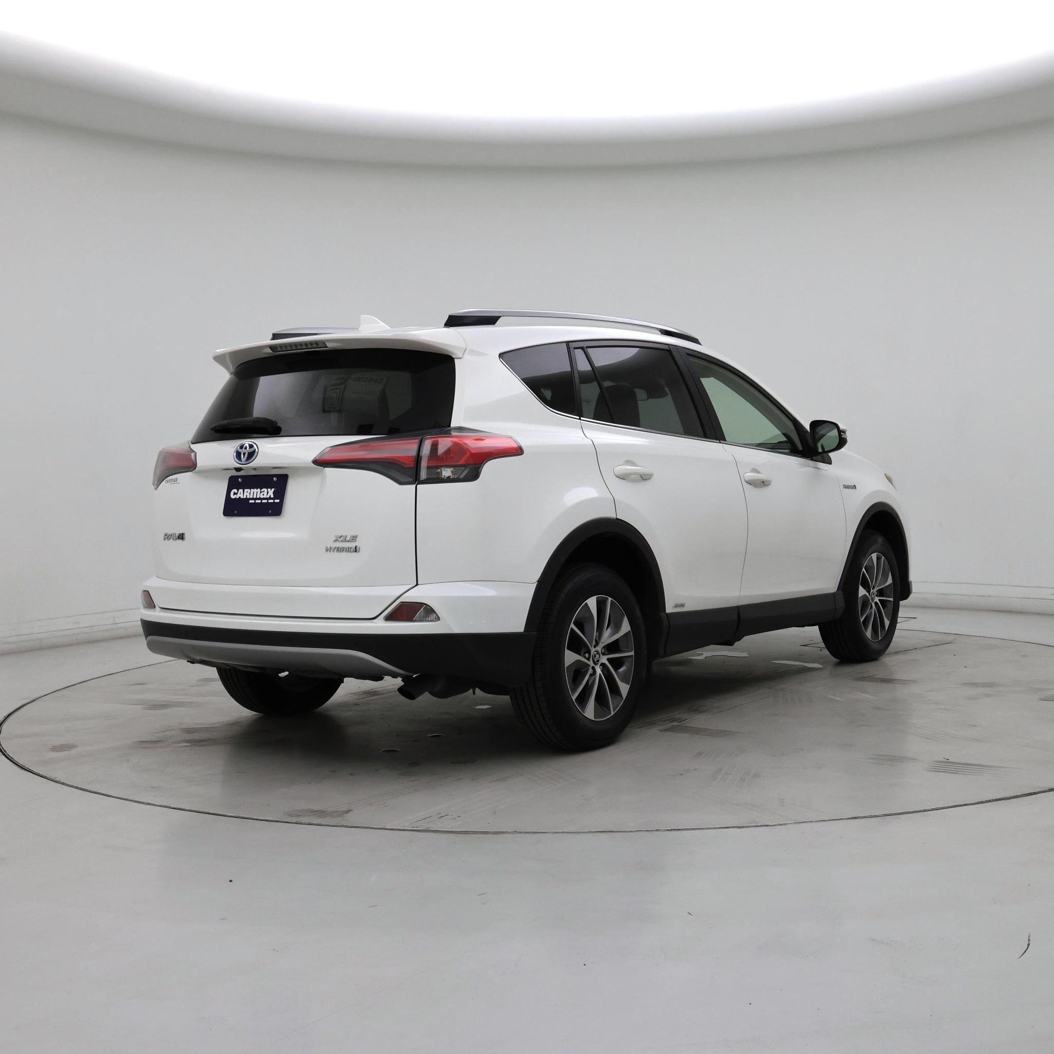 Thumbnail: 2017 Toyota RAV4 - 8