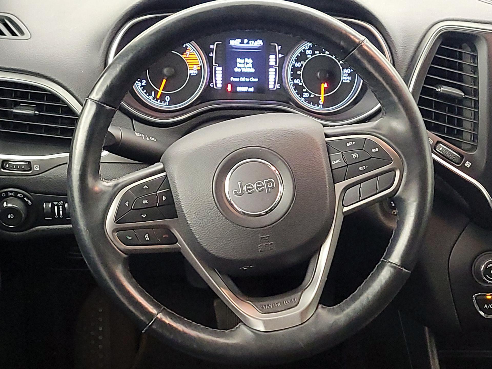 Thumbnail: 2019 Jeep Cherokee - 10