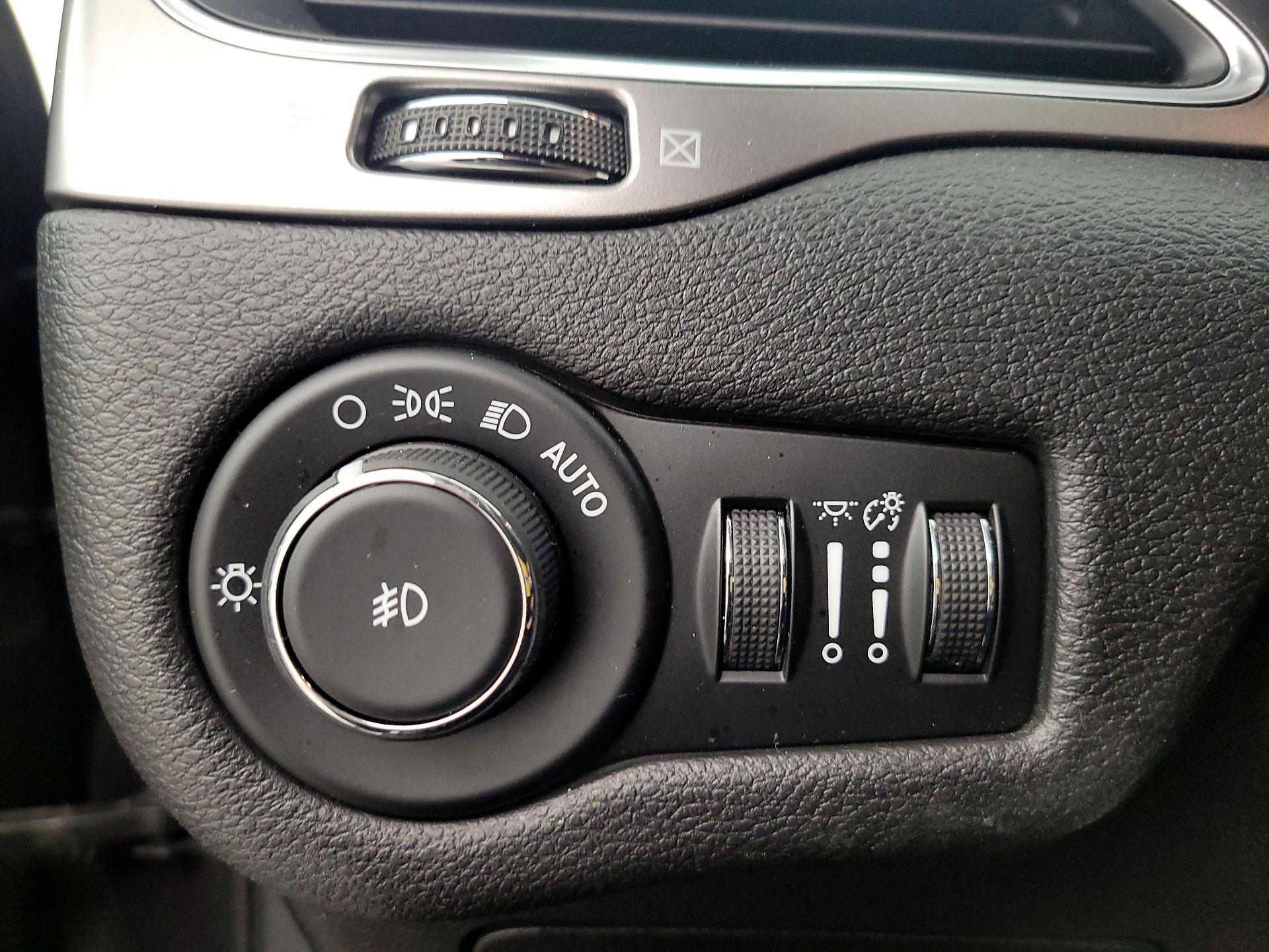 Thumbnail: 2019 Jeep Cherokee - 13