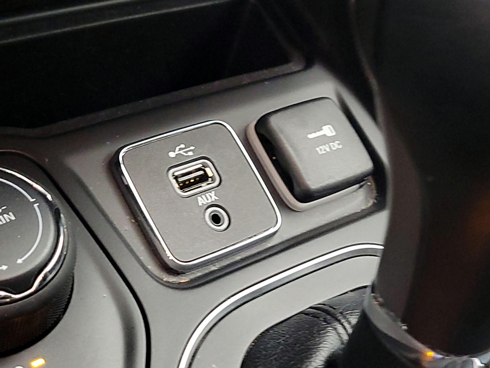 Thumbnail: 2019 Jeep Cherokee - 18