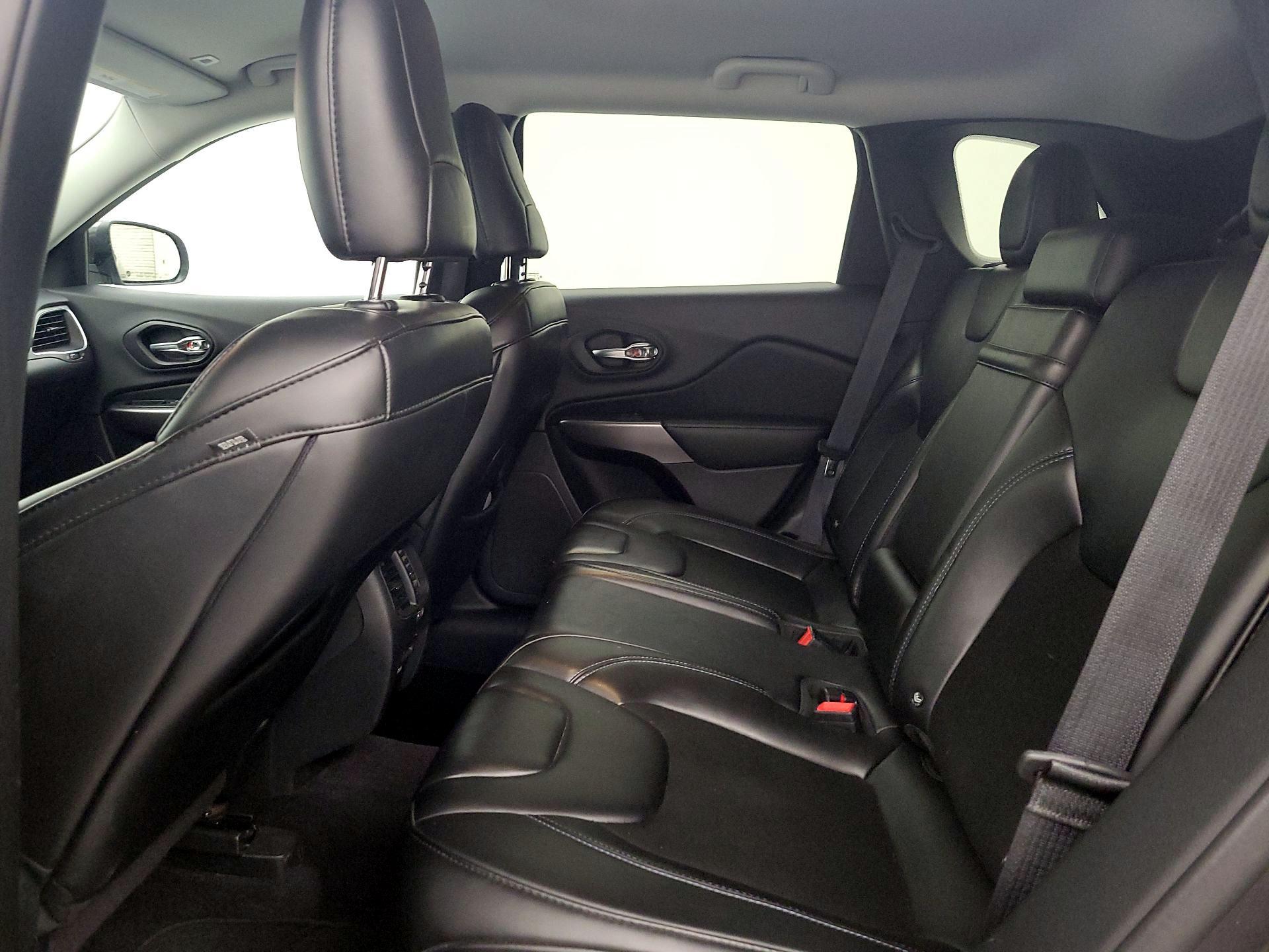 Thumbnail: 2019 Jeep Cherokee - 19