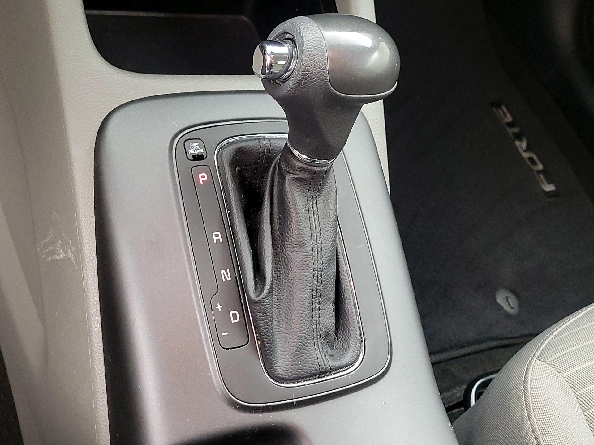 Thumbnail: 2015 Kia Forte - 16