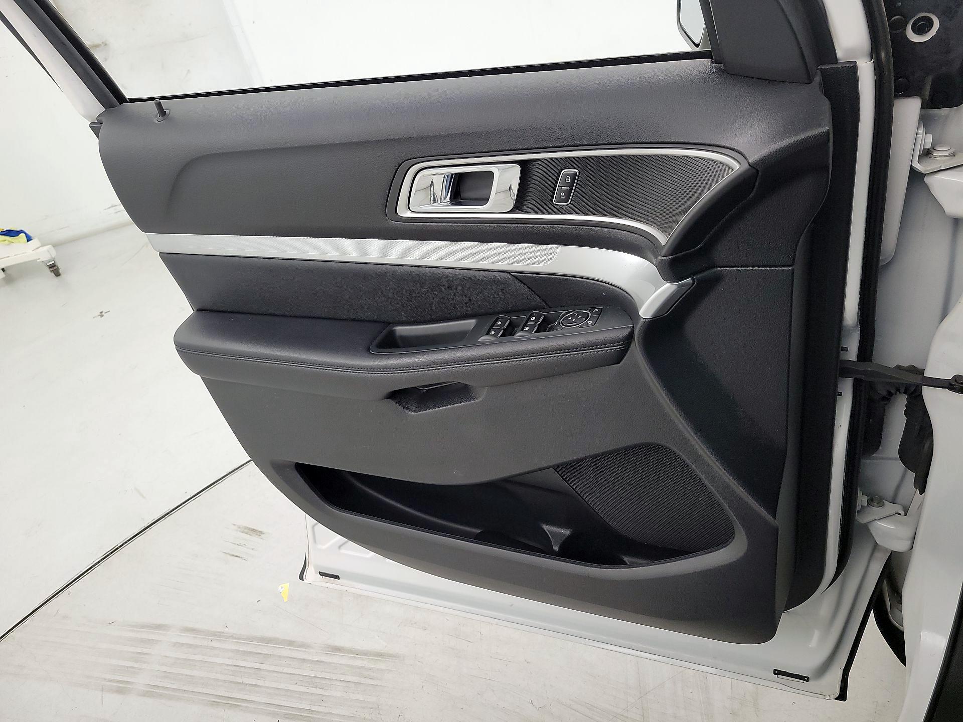 Thumbnail: 2016 Ford Explorer - 12