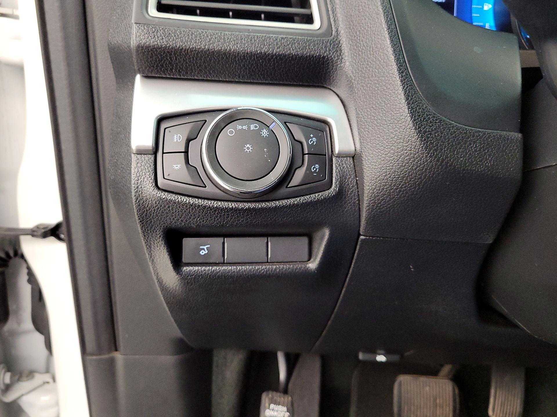 Thumbnail: 2016 Ford Explorer - 13