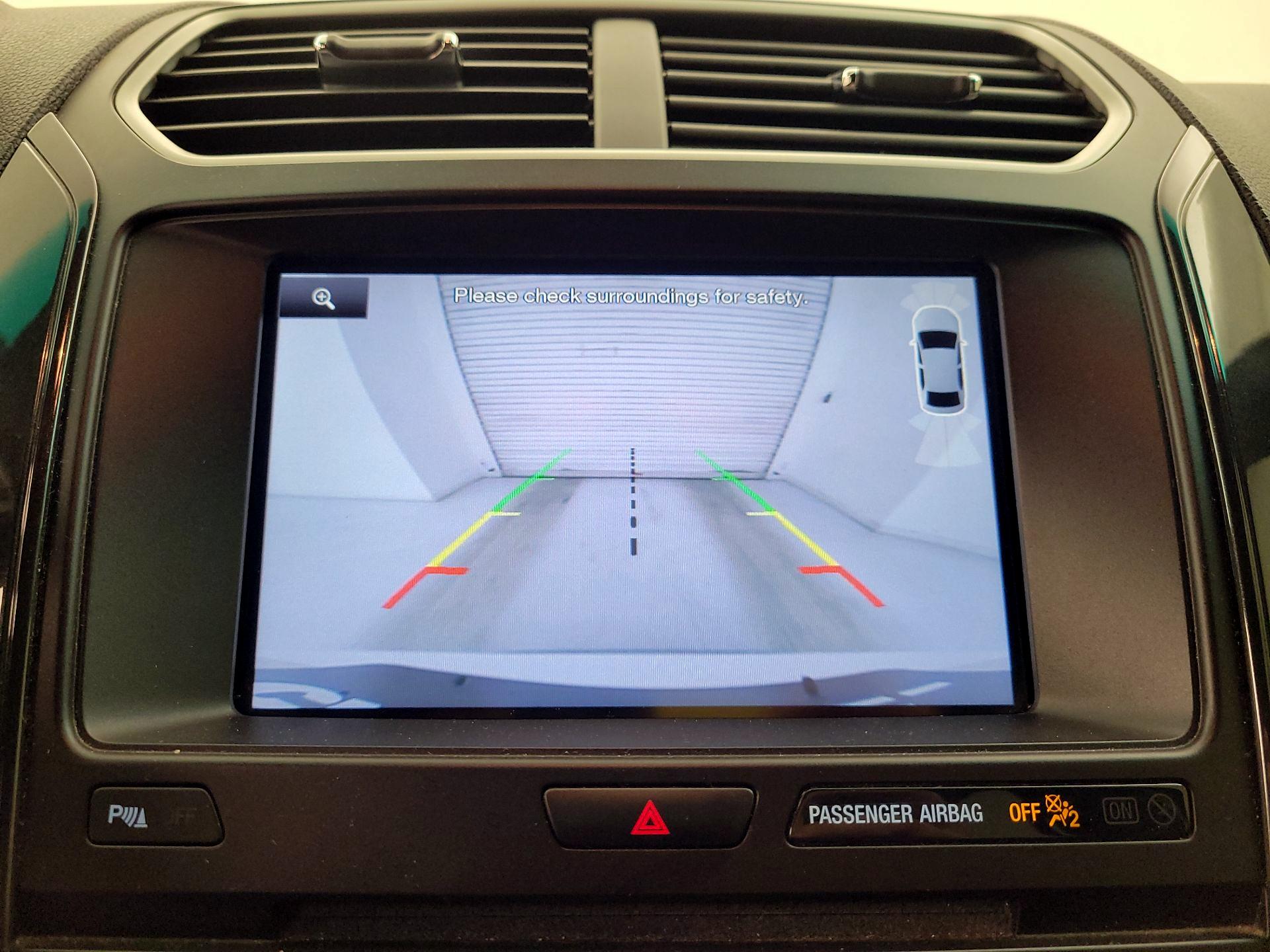 Thumbnail: 2016 Ford Explorer - 15