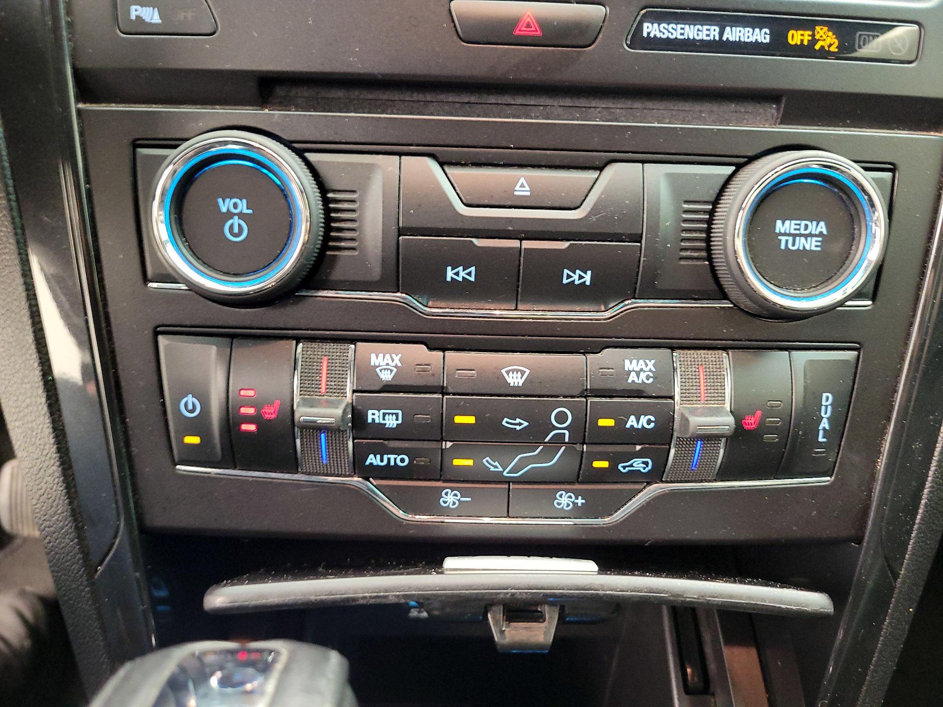 Thumbnail: 2016 Ford Explorer - 17