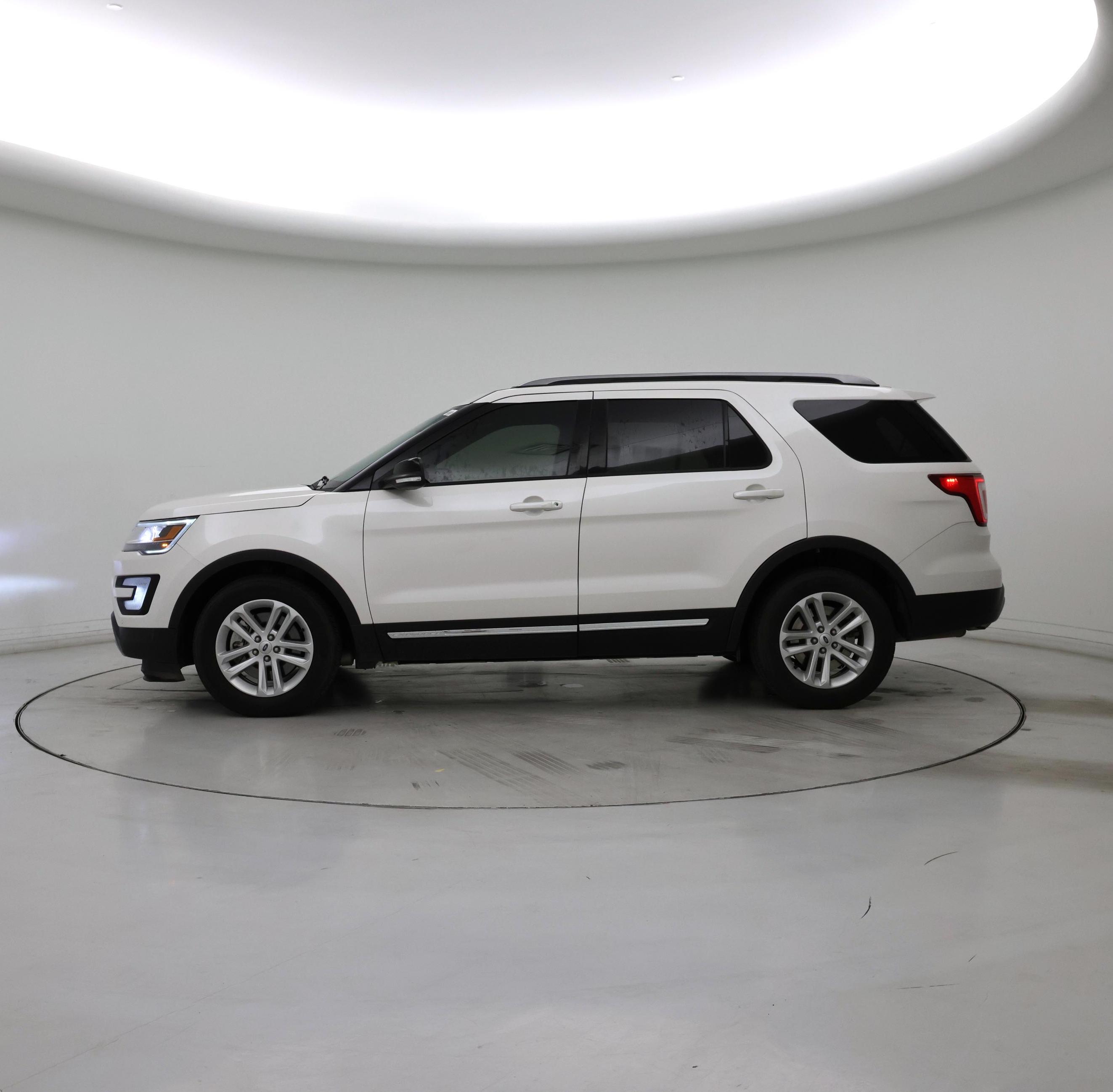 Thumbnail: 2016 Ford Explorer - 3