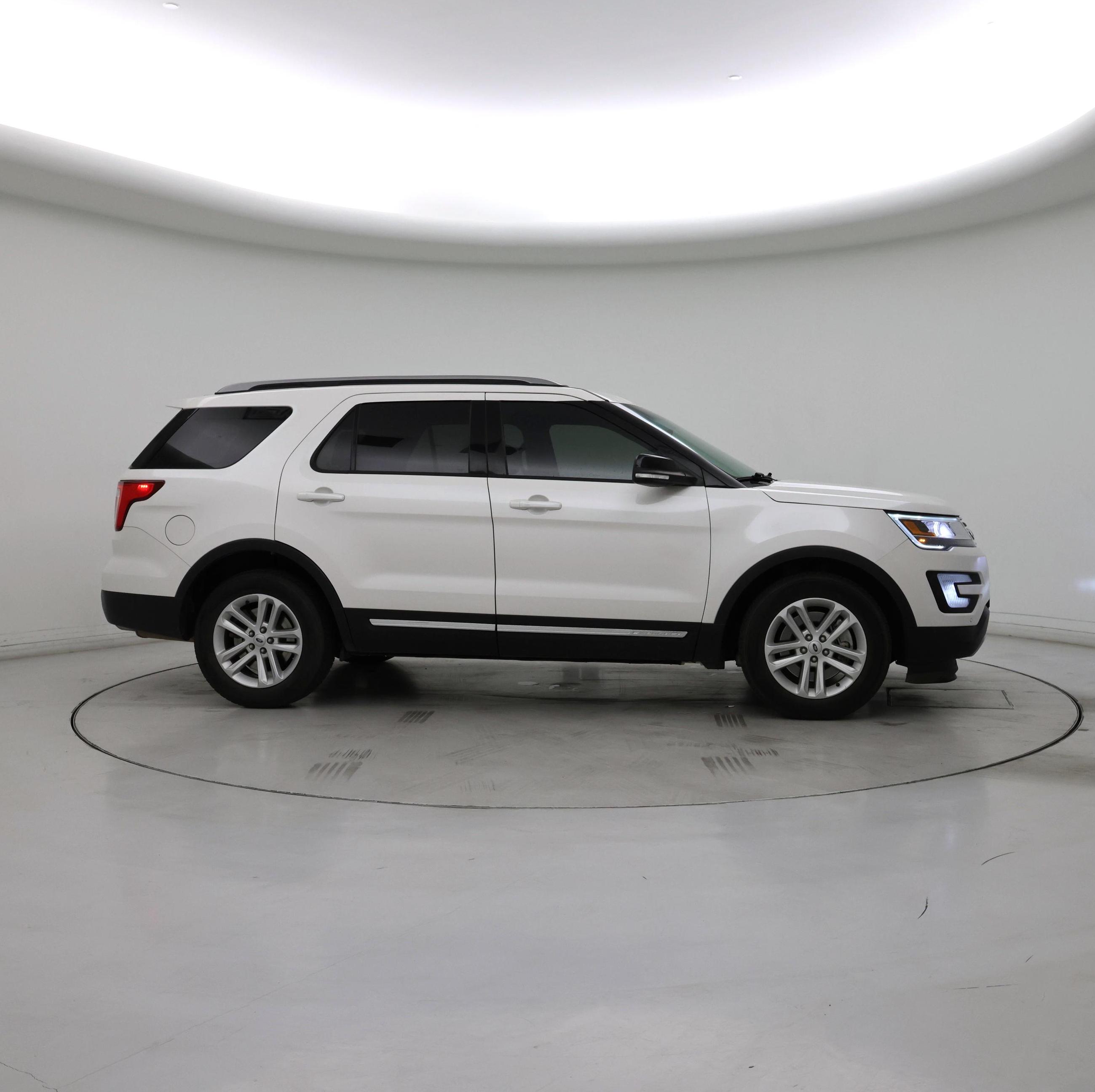 Thumbnail: 2016 Ford Explorer - 7
