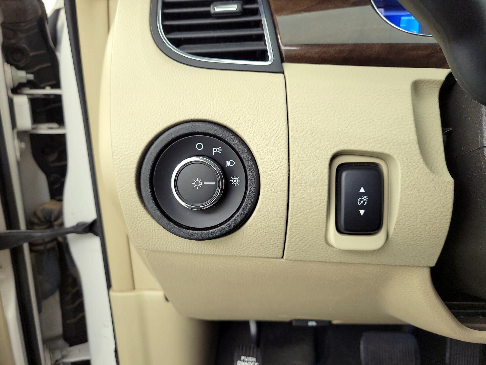 Thumbnail: 2014 Ford Taurus - 13