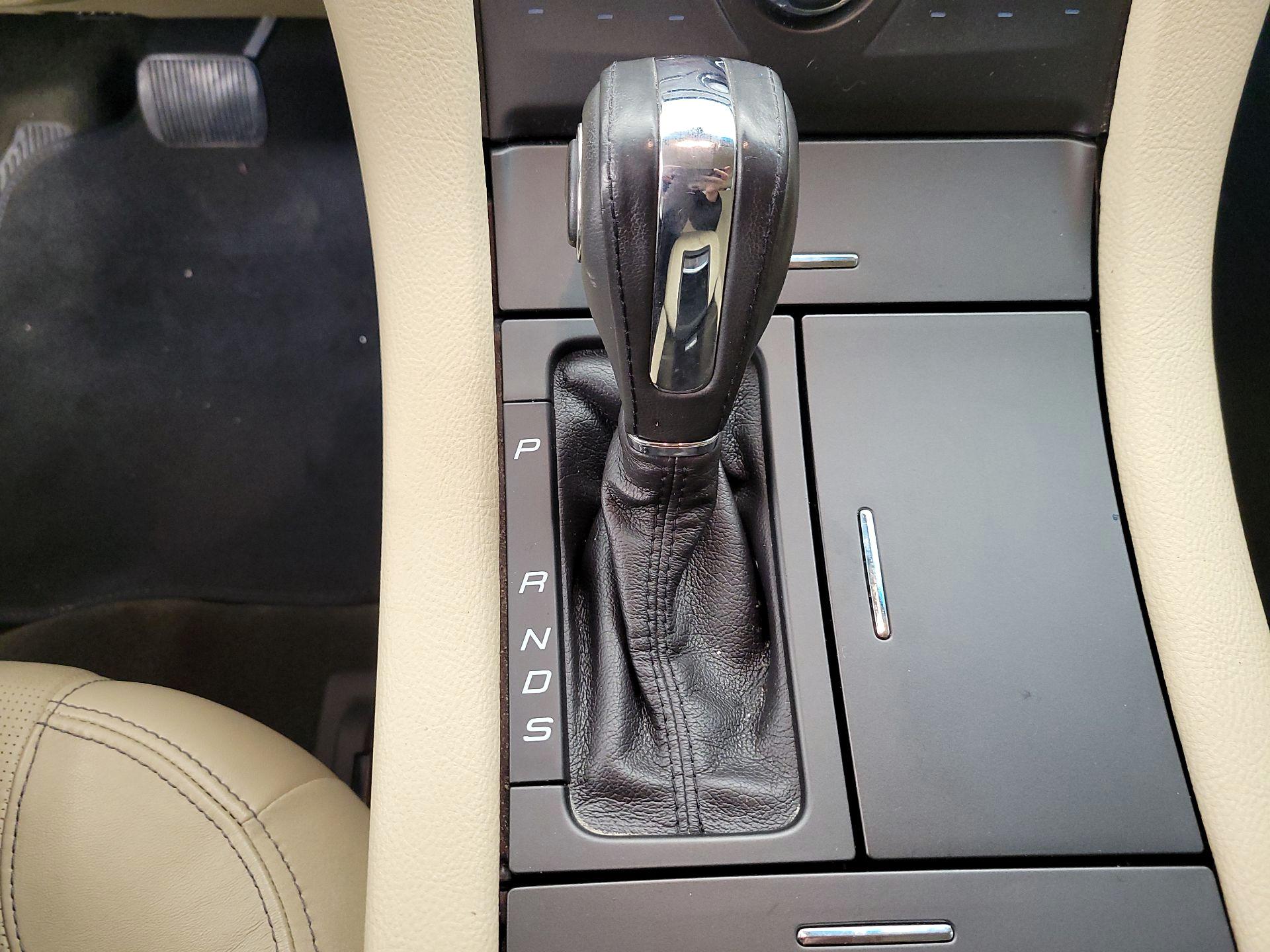 Thumbnail: 2014 Ford Taurus - 17