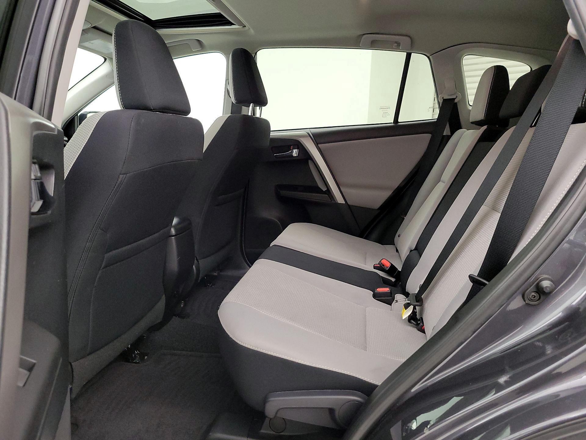 Thumbnail: 2017 Toyota RAV4 - 20