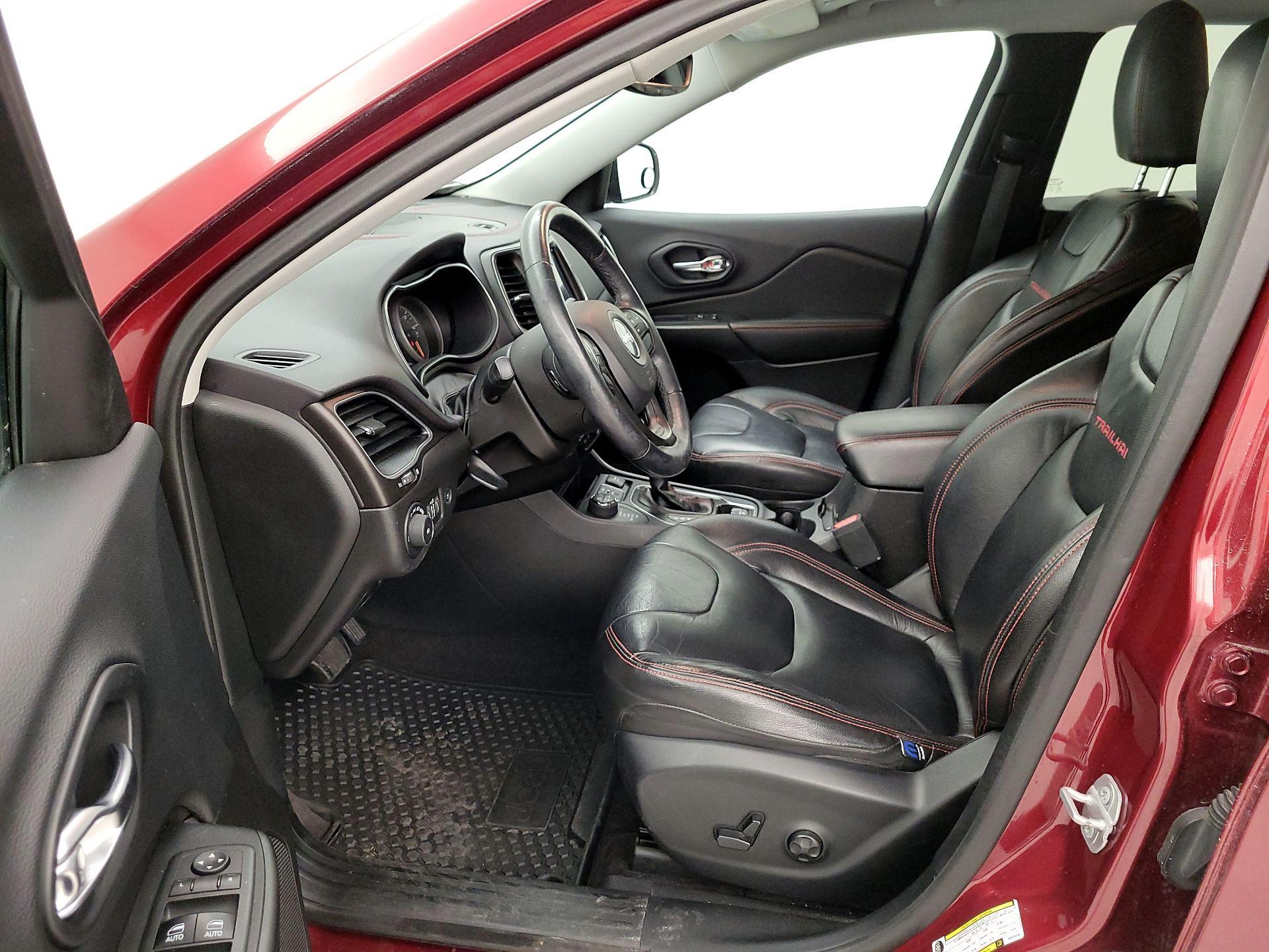 Thumbnail: 2019 Jeep Cherokee - 11