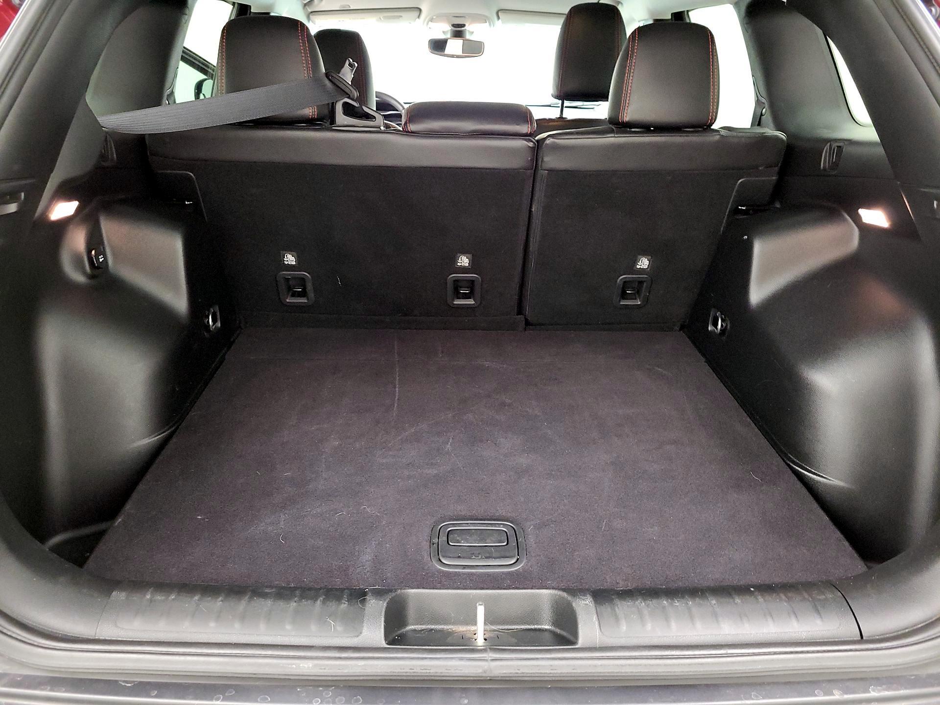 Thumbnail: 2019 Jeep Cherokee - 16