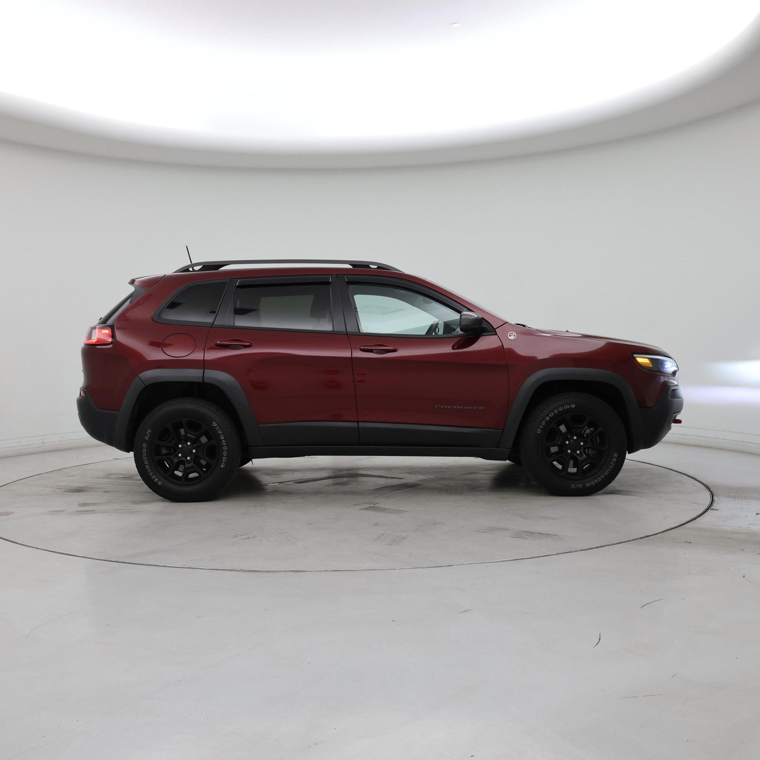 Thumbnail: 2019 Jeep Cherokee - 7