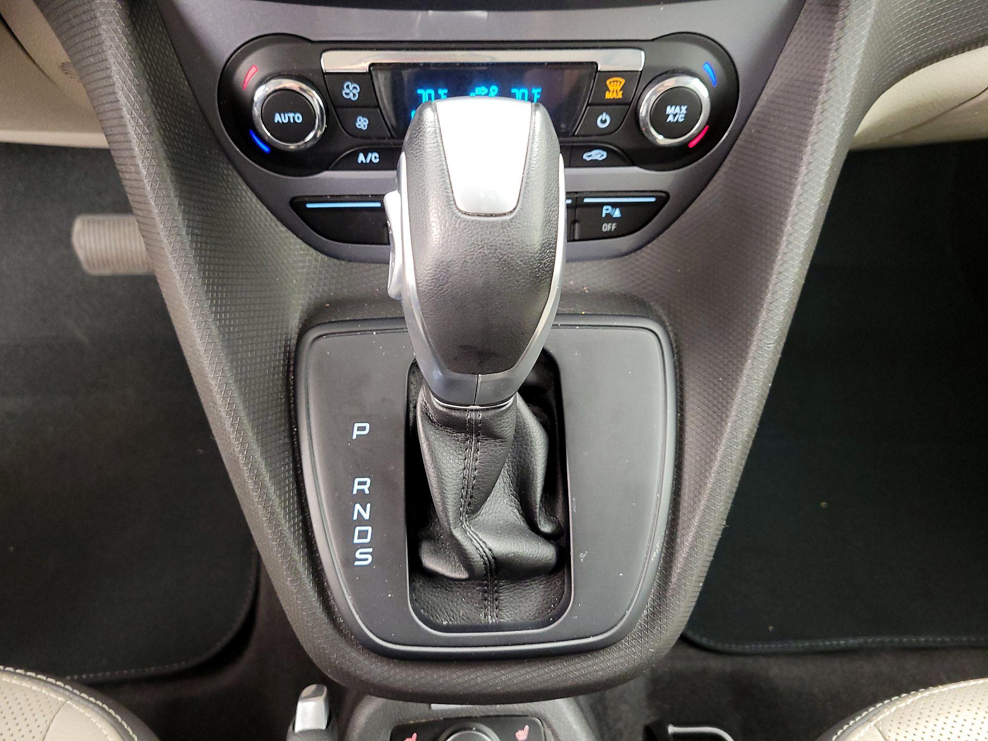 Thumbnail: 2015 Ford Transit Series - 17