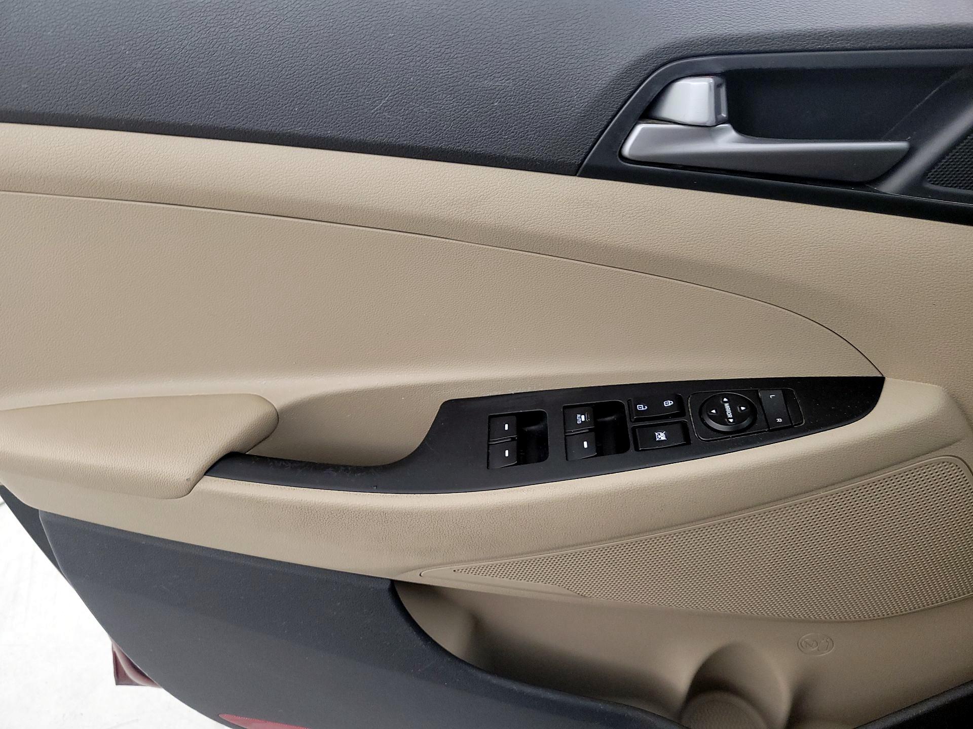 Thumbnail: 2016 Hyundai Tucson - 12