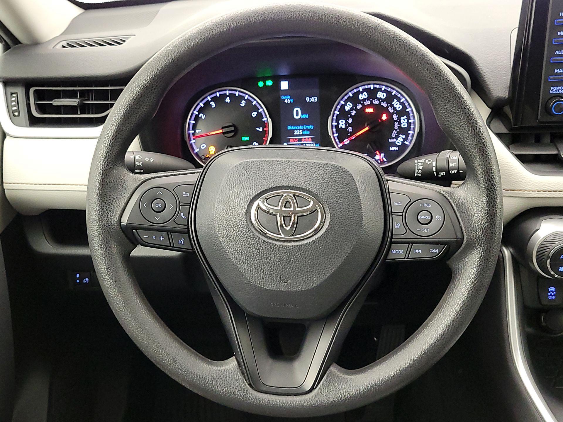 Thumbnail: 2022 Toyota RAV4 - 10