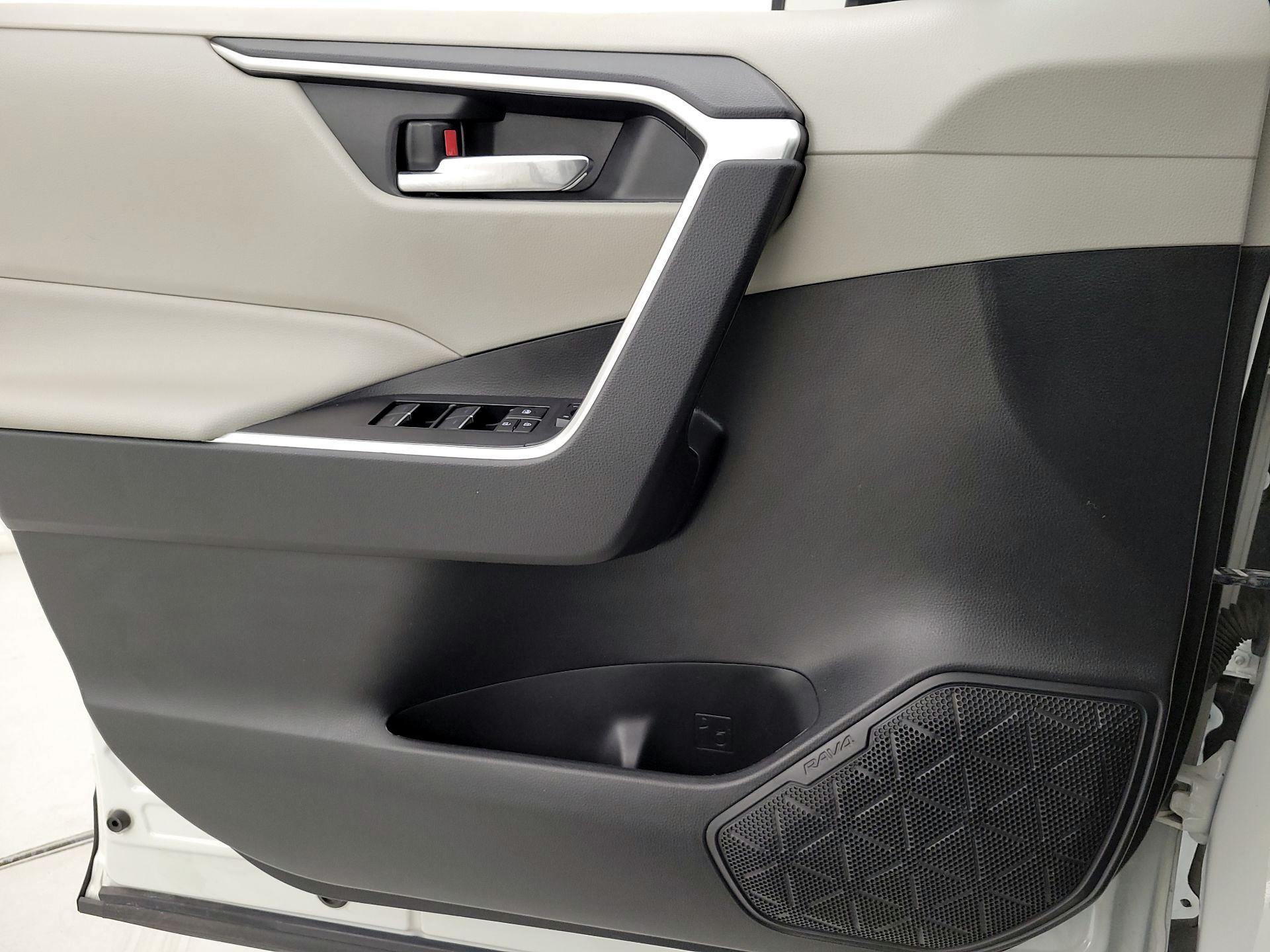 Thumbnail: 2022 Toyota RAV4 - 12