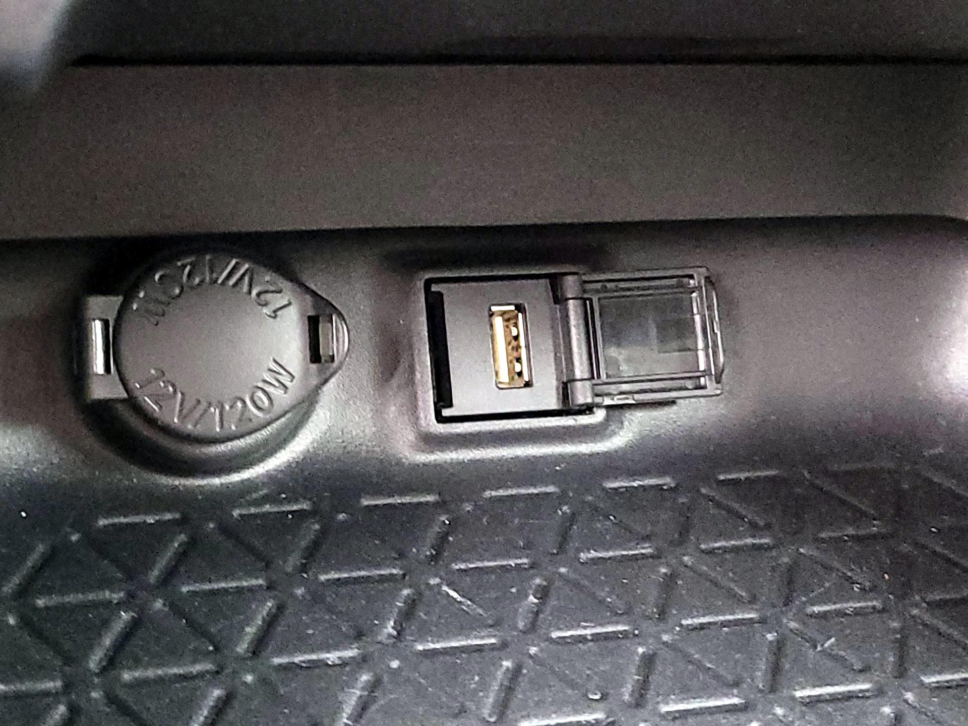 Thumbnail: 2022 Toyota RAV4 - 18