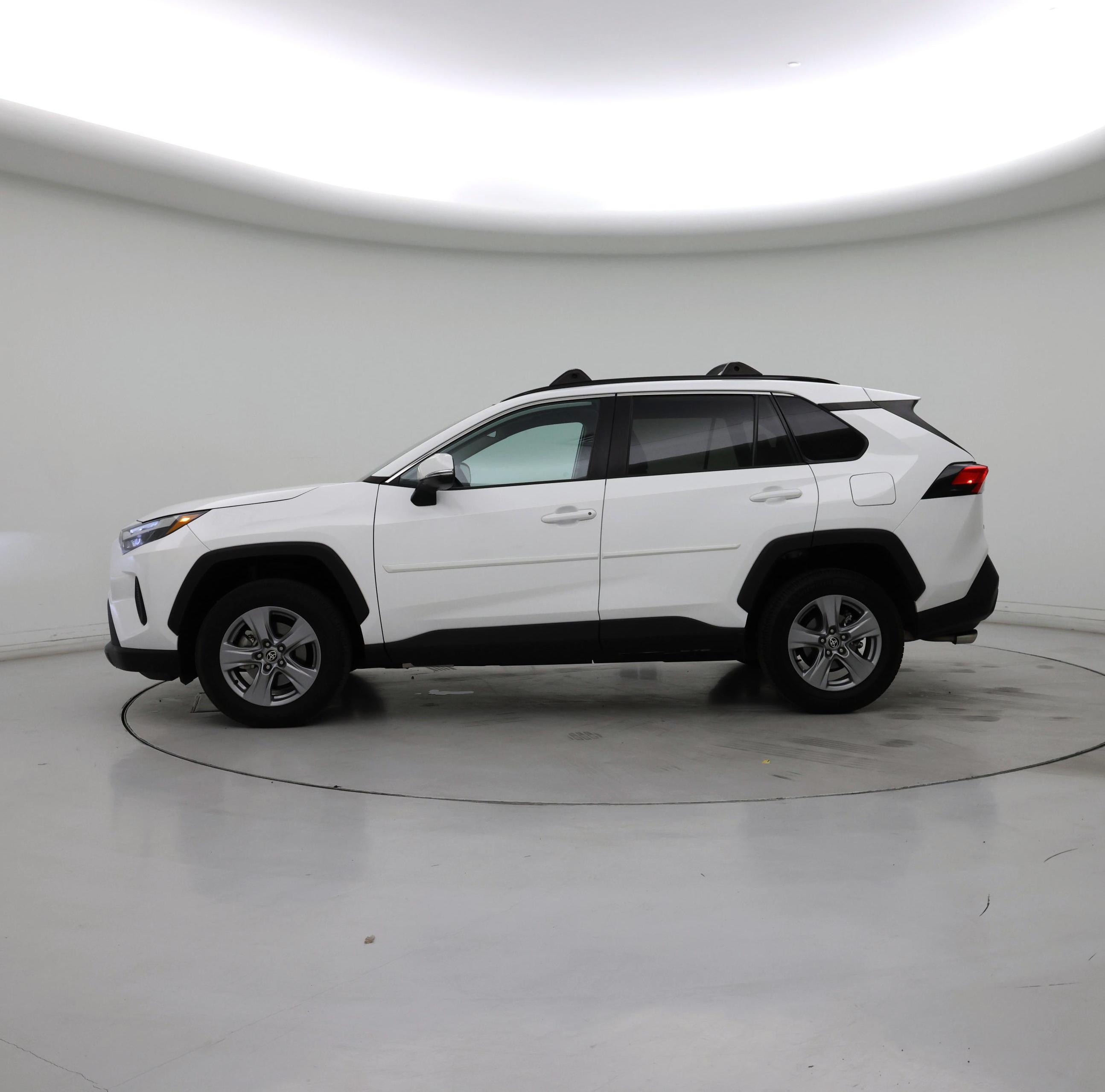 Thumbnail: 2022 Toyota RAV4 - 3